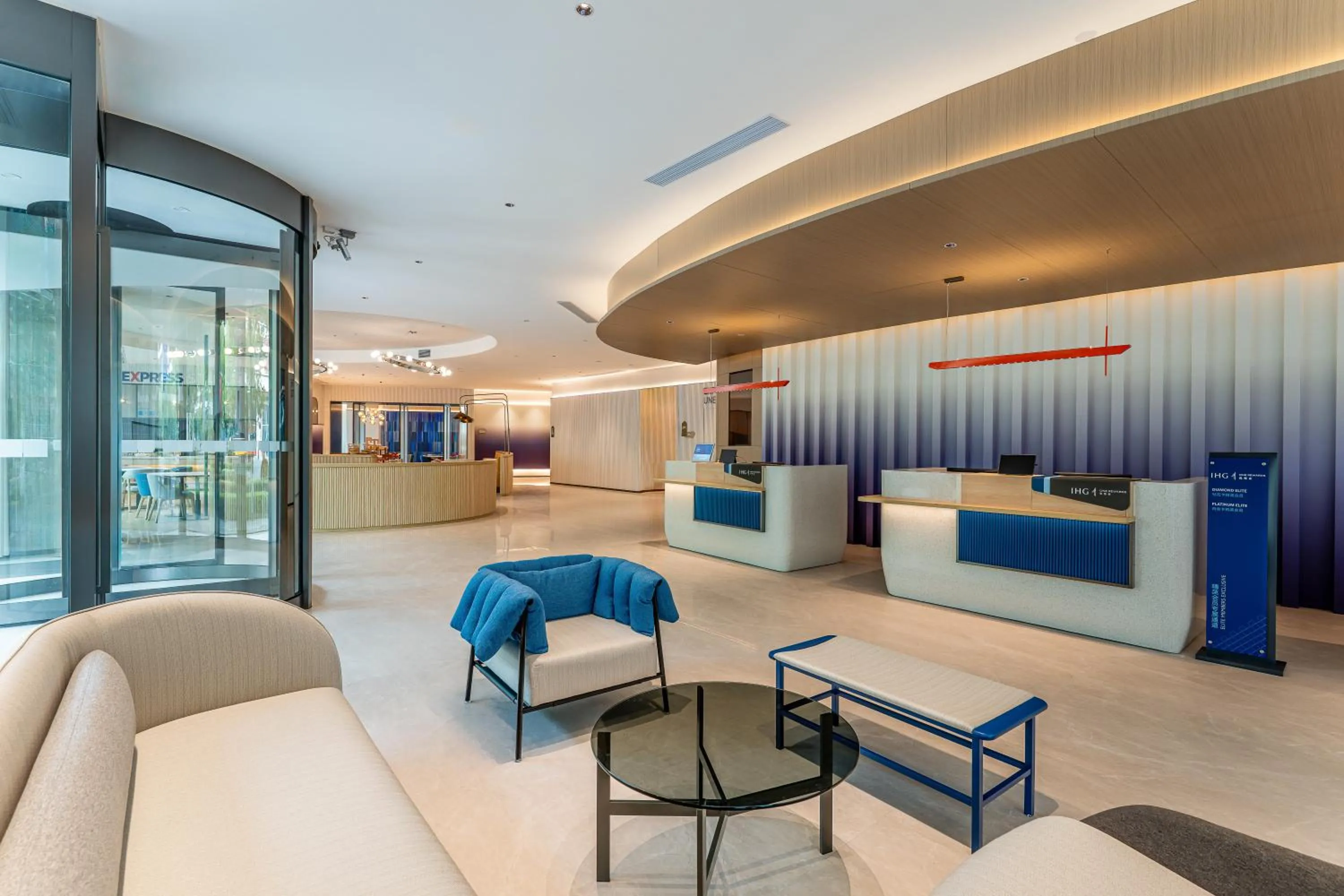 Lobby or reception in Holiday Inn Express Shanghai Hongqiao CBD by IHG