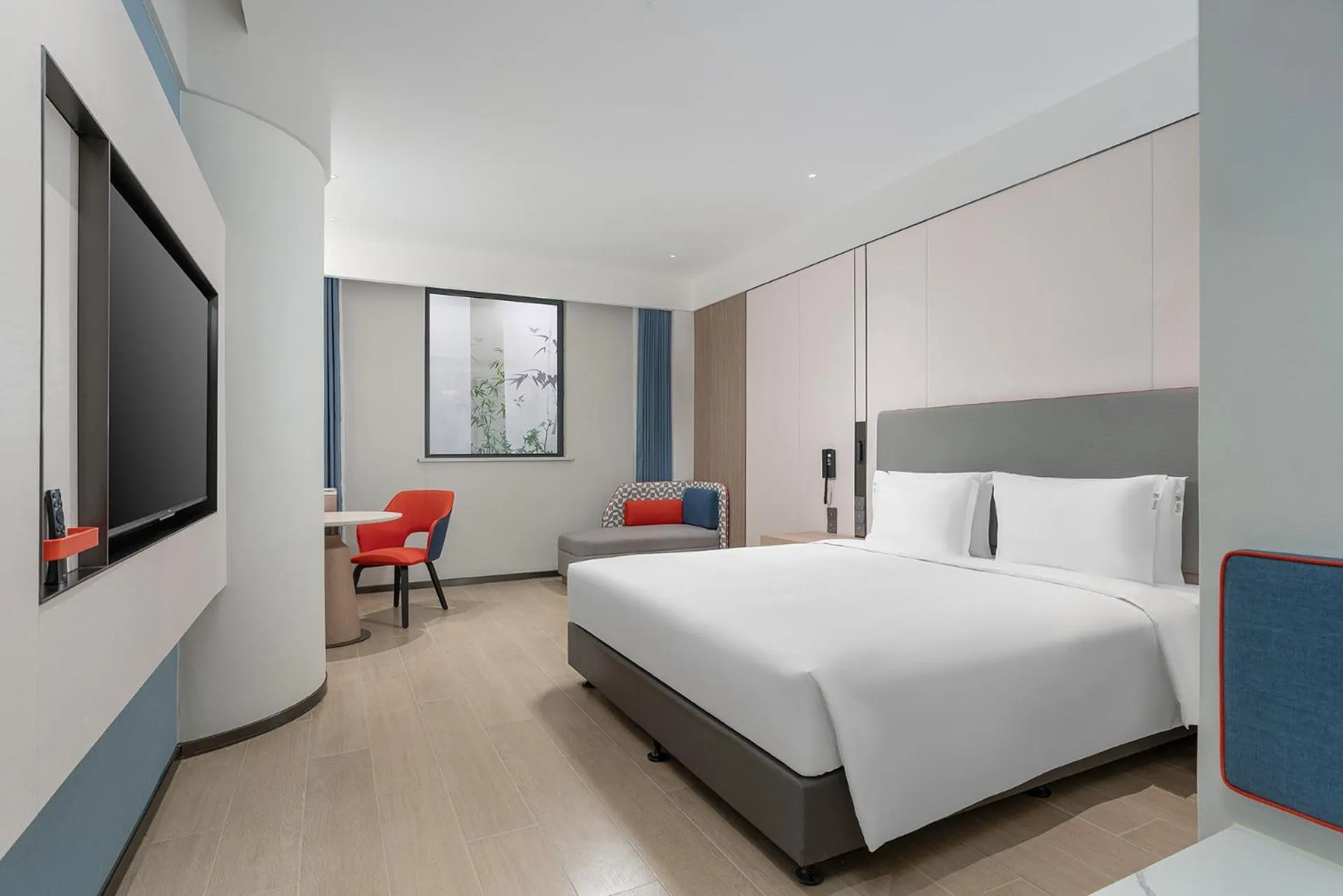 Photo of the whole room, Bed in Holiday Inn Express Yangzhou Grand Canal Theatre