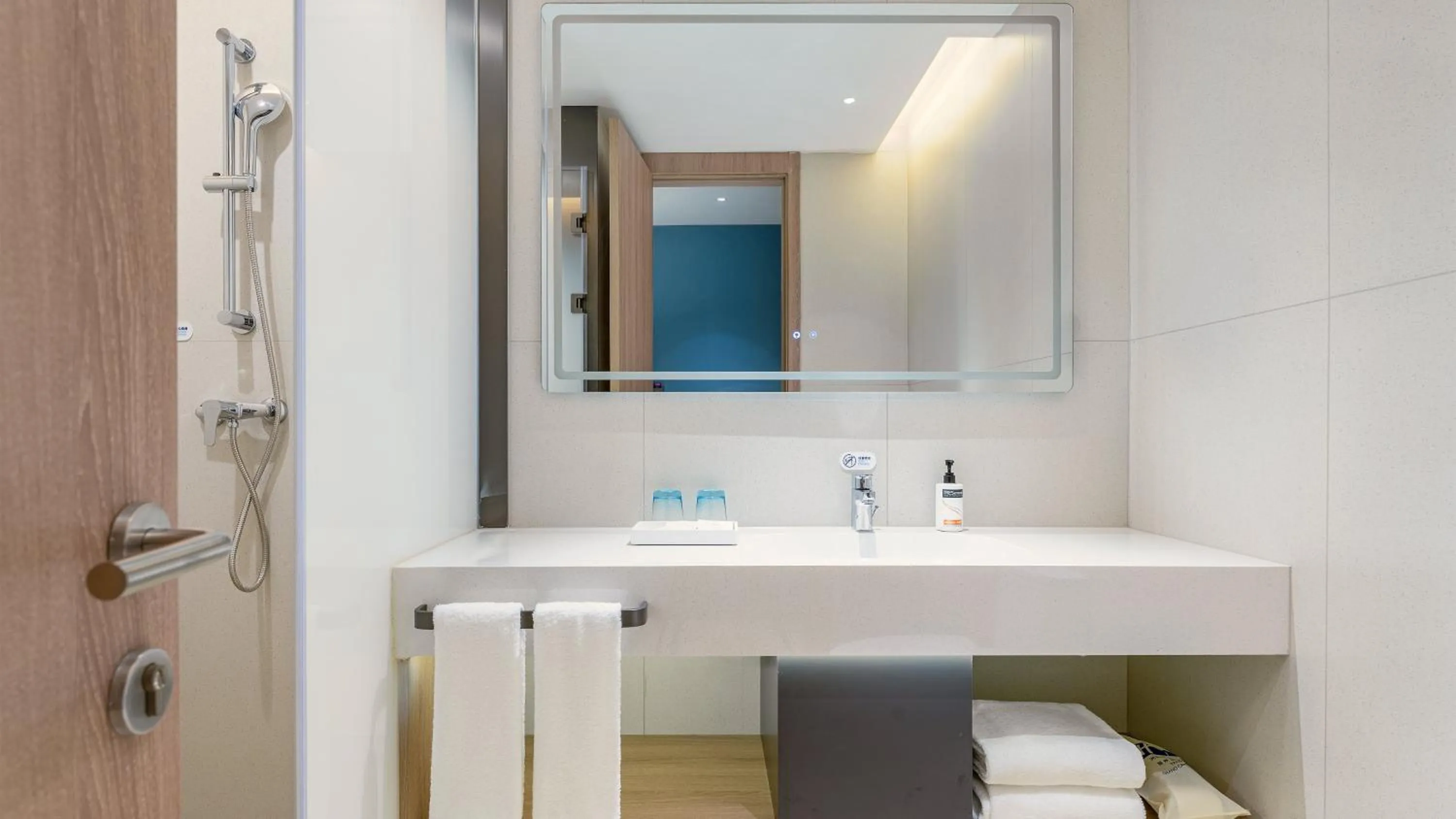 Bathroom in Holiday Inn Express Yangzhou Grand Canal Theatre