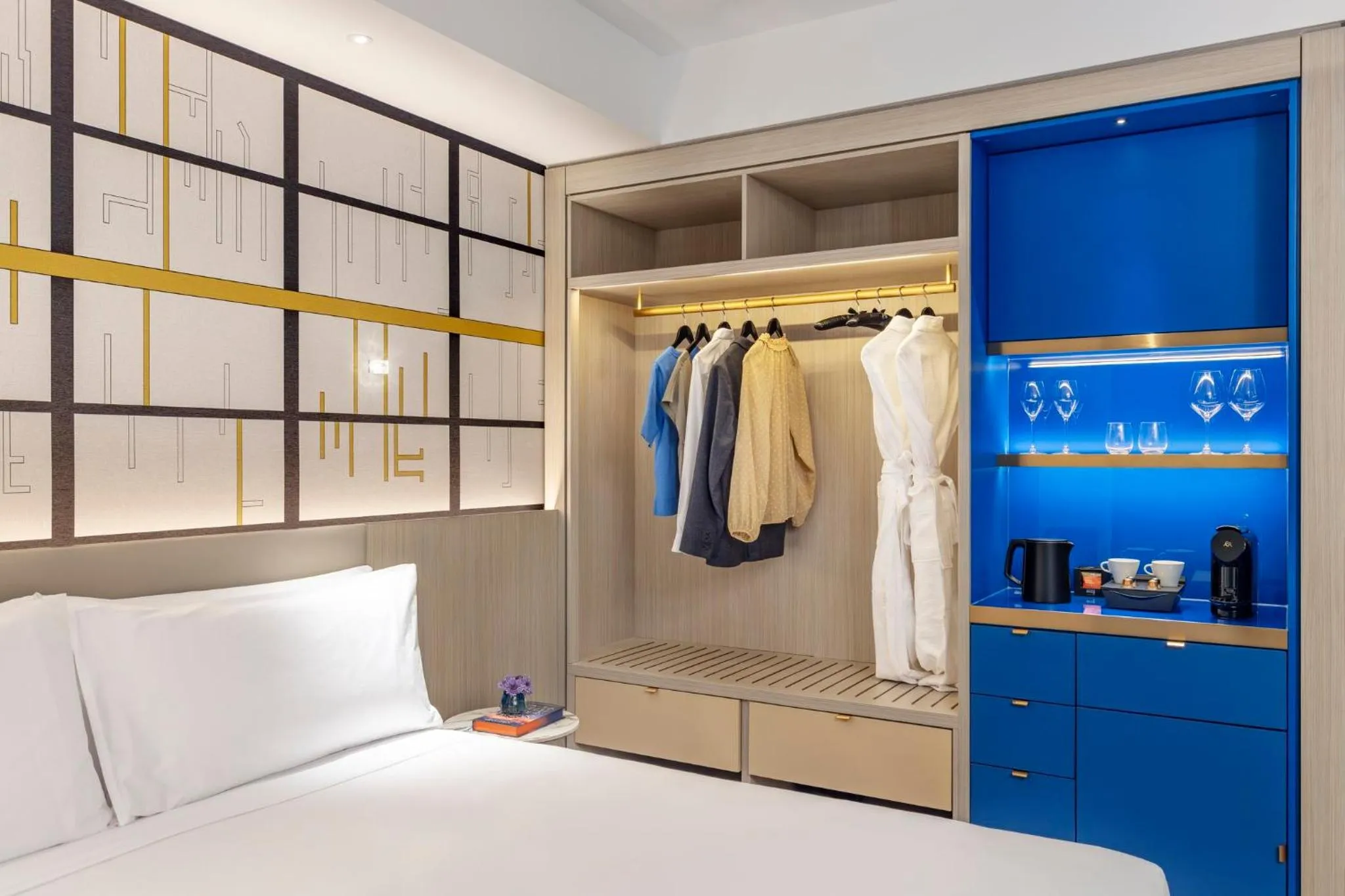 Photo of the whole room, Bed in Hotel Indigo Melbourne Little Collins