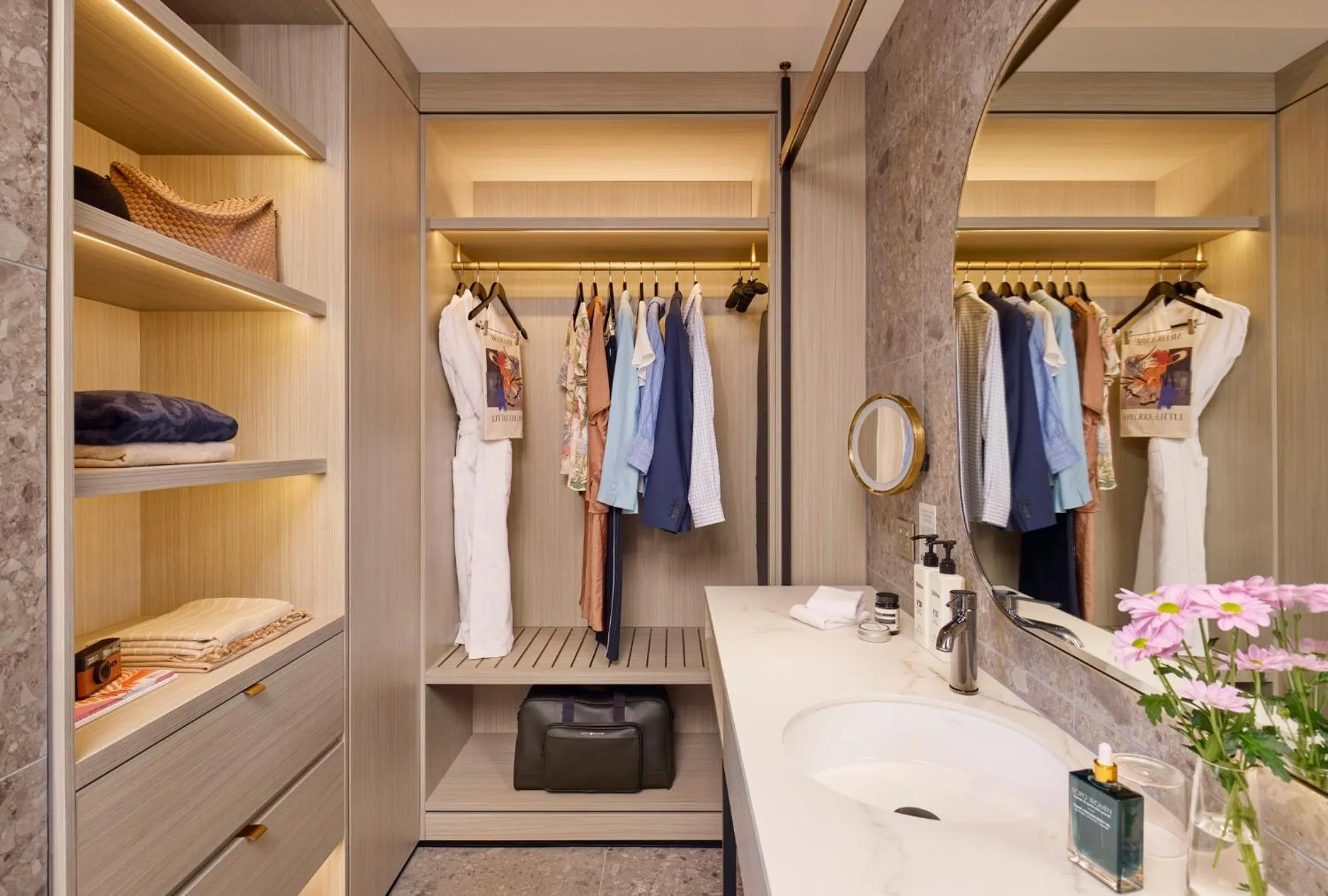 Photo of the whole room in Hotel Indigo Melbourne Little Collins