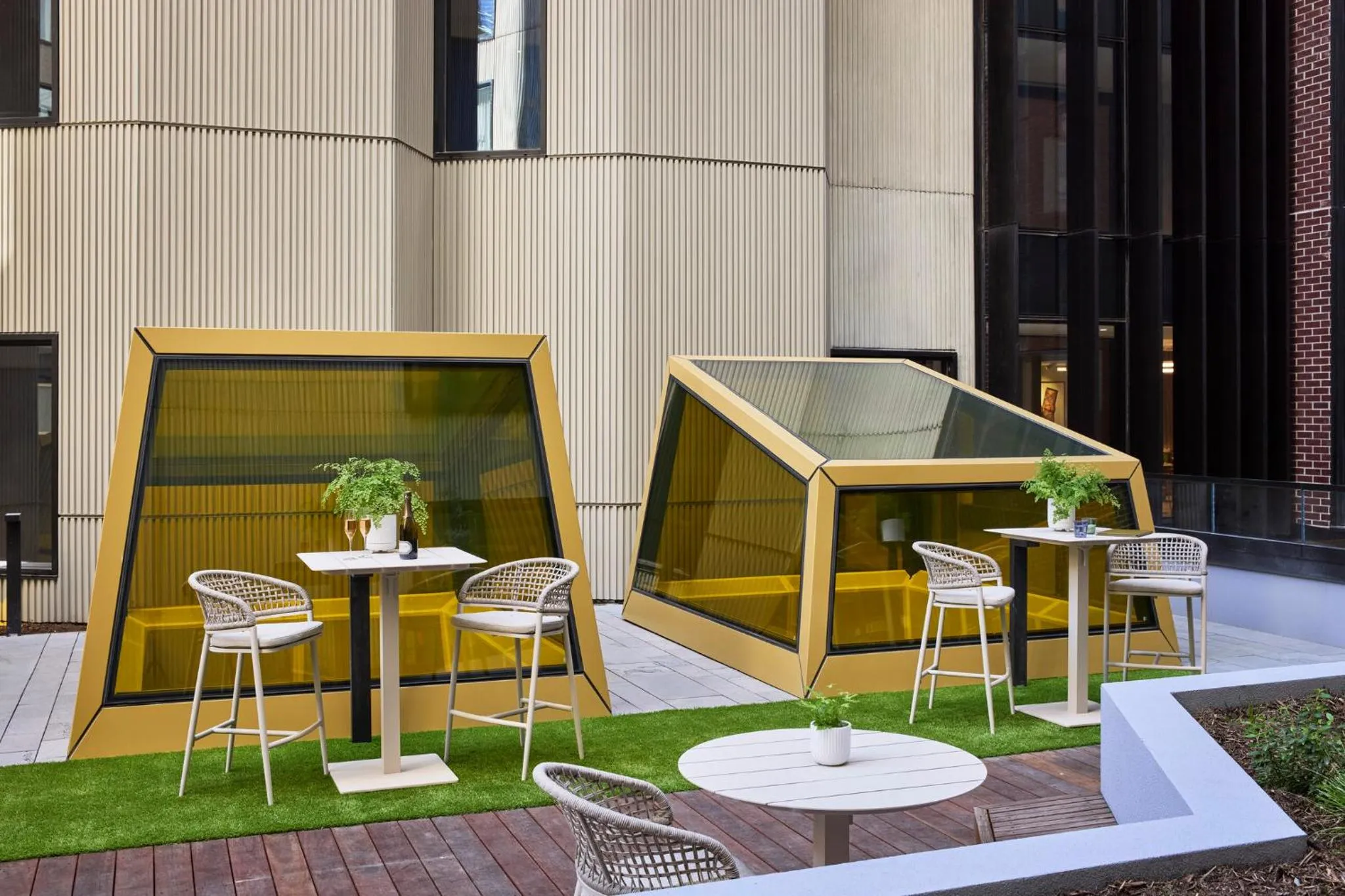 Restaurant/places to eat in Hotel Indigo Melbourne Little Collins