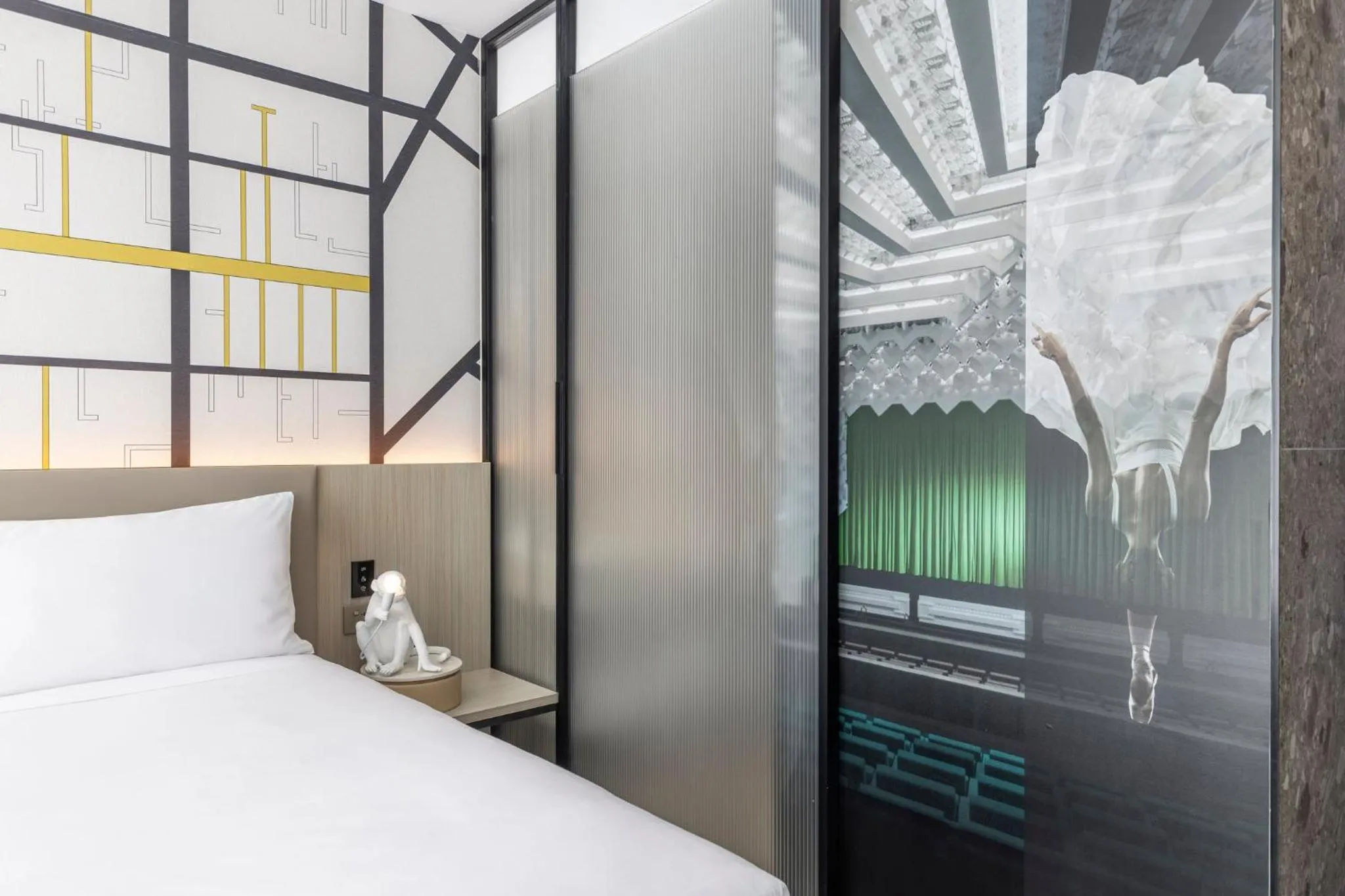 Photo of the whole room, Bed in Hotel Indigo Melbourne Little Collins