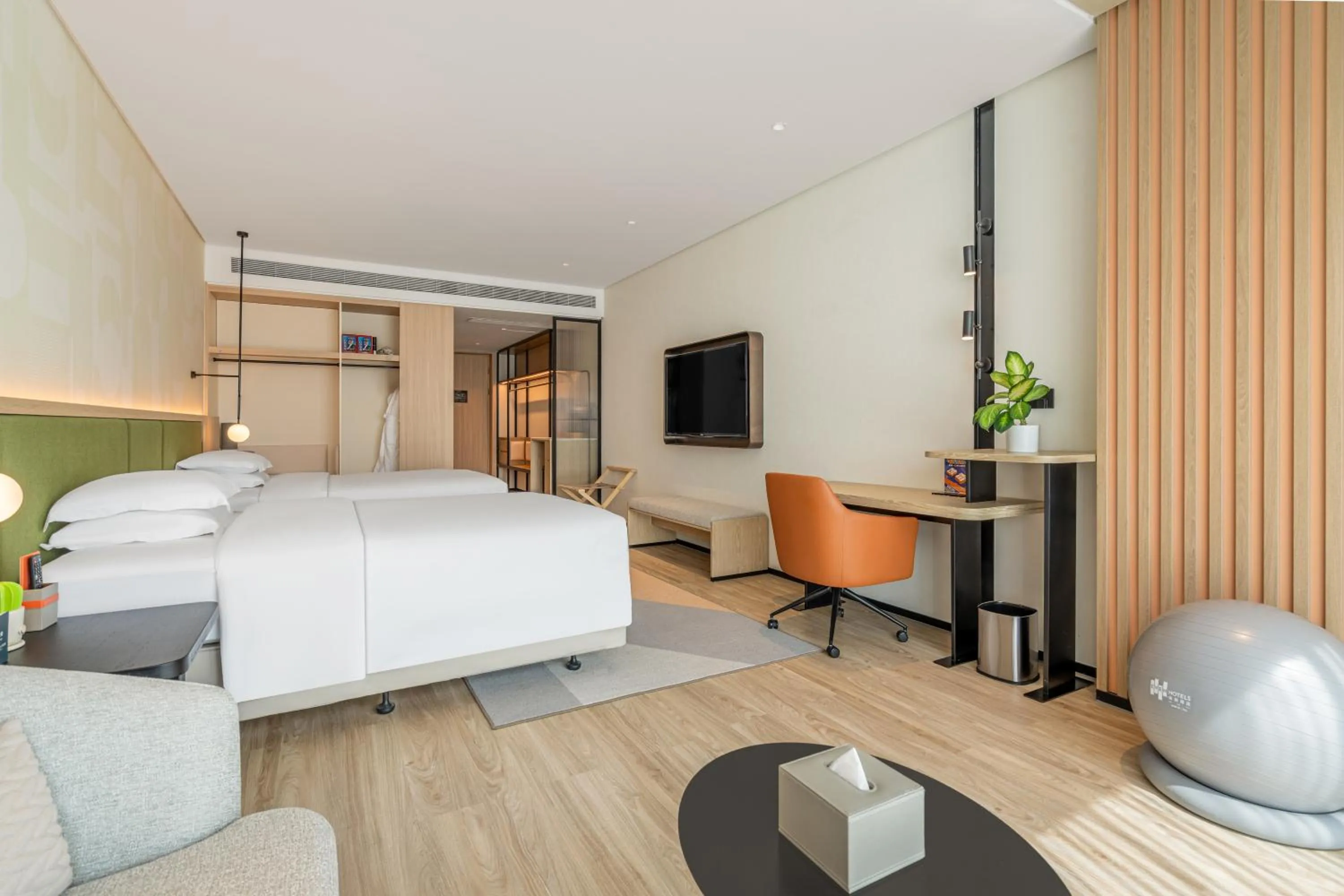 Bedroom, Bed in EVEN Hotel Hangzhou Yintai City by IHG