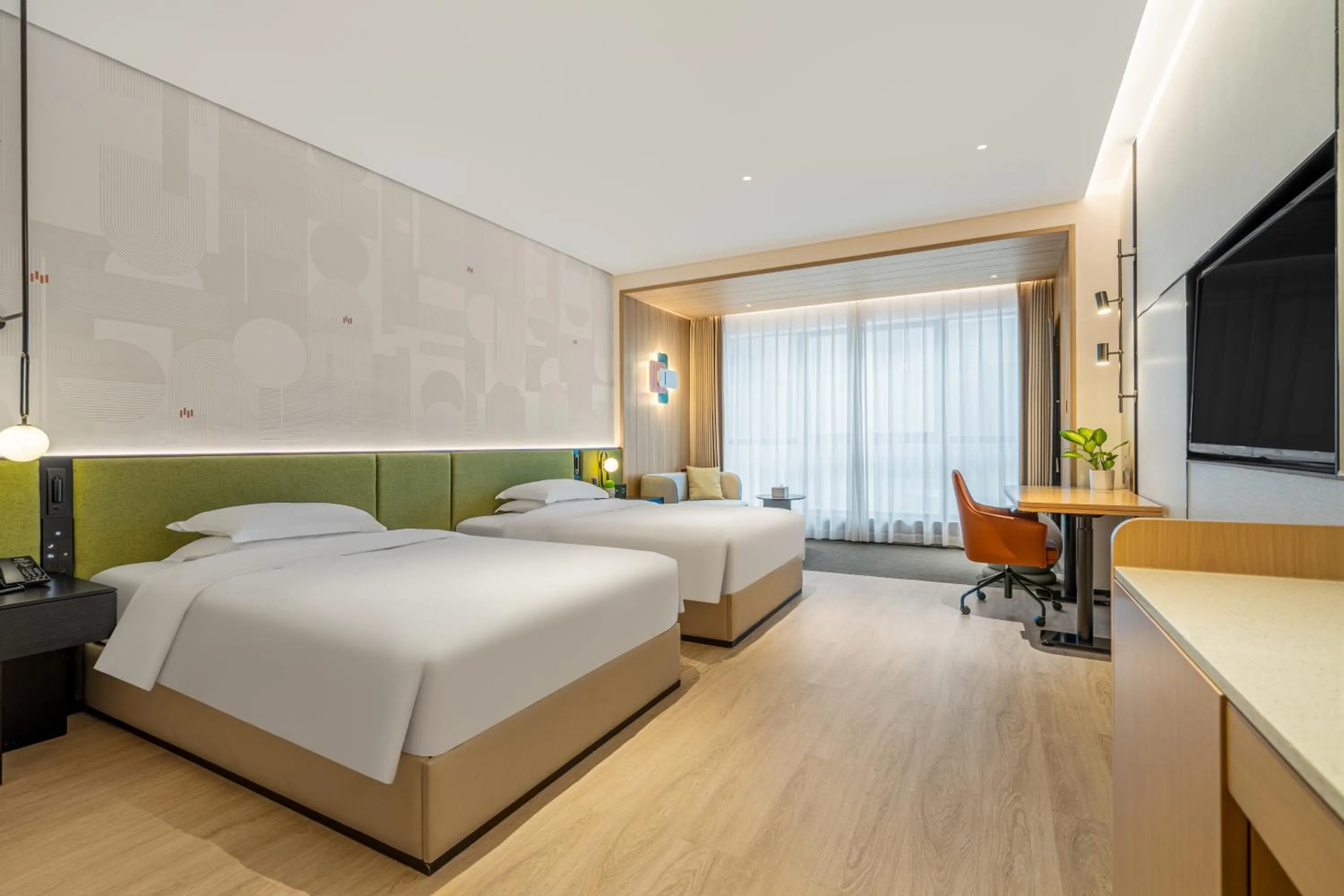 Photo of the whole room, Bed in EVEN Hotel Hangzhou Yintai City by IHG
