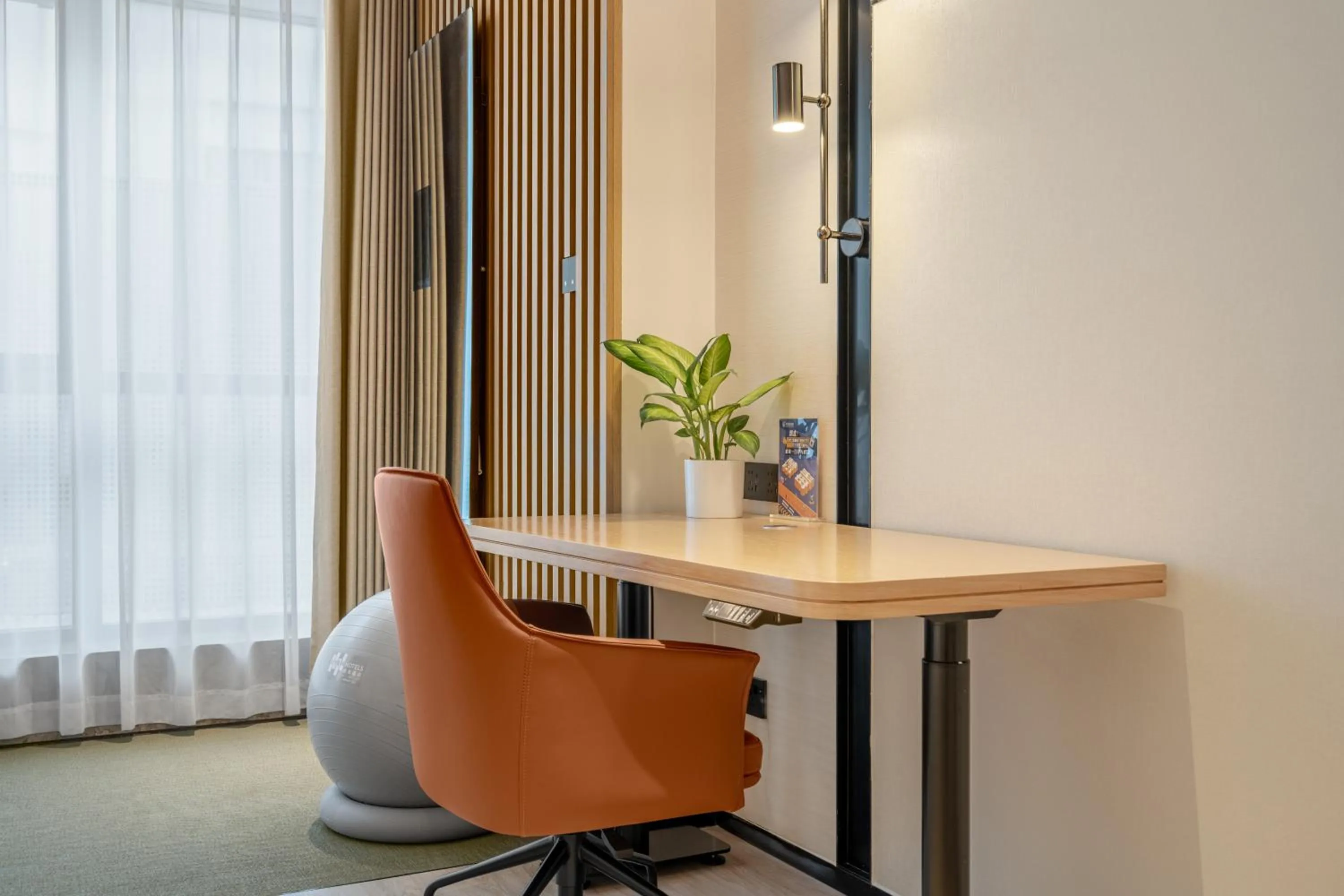 Bedroom in EVEN Hotel Hangzhou Yintai City by IHG