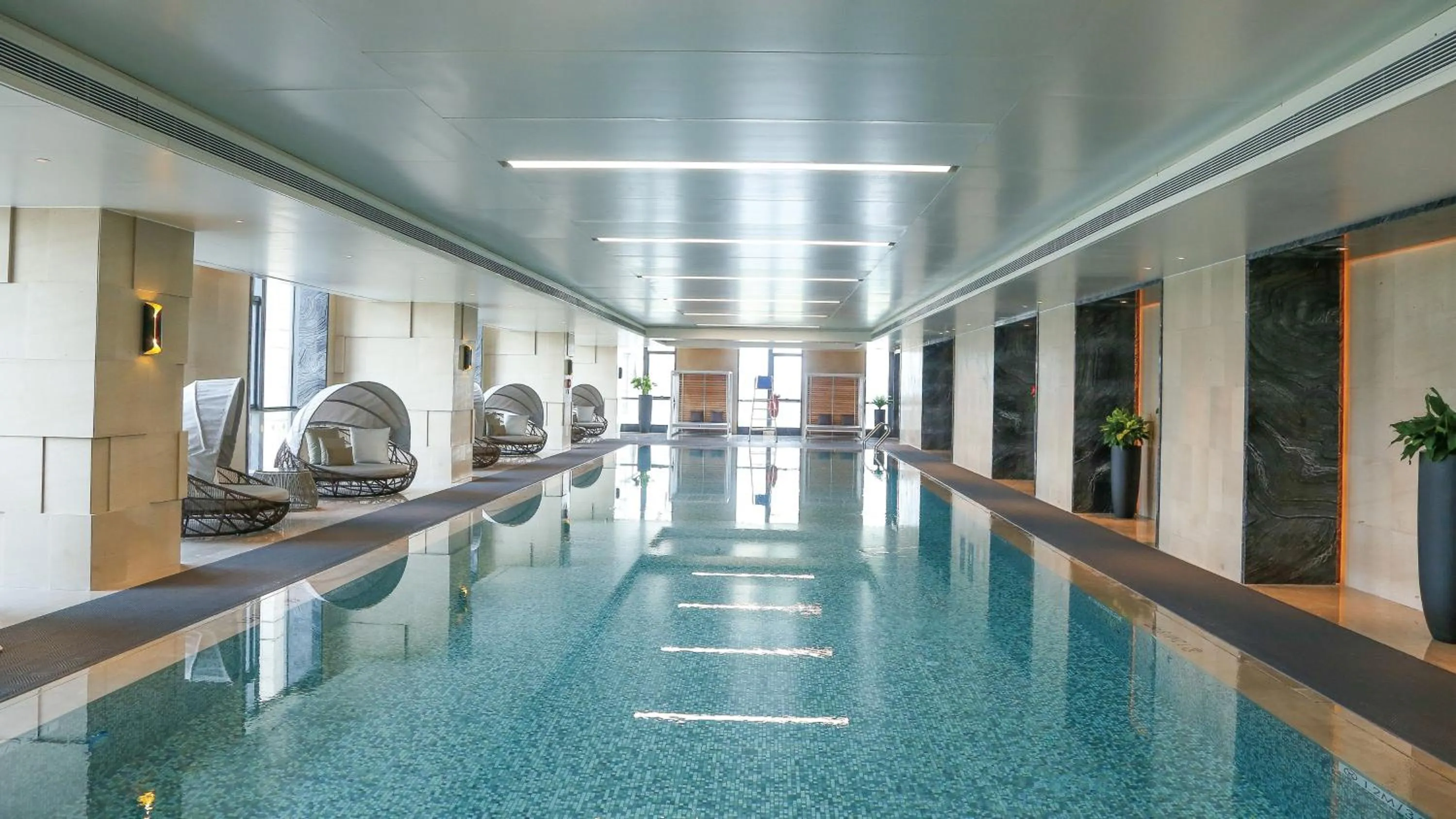 Swimming pool in InterContinental Hotels Zhengzhou Zhengdong