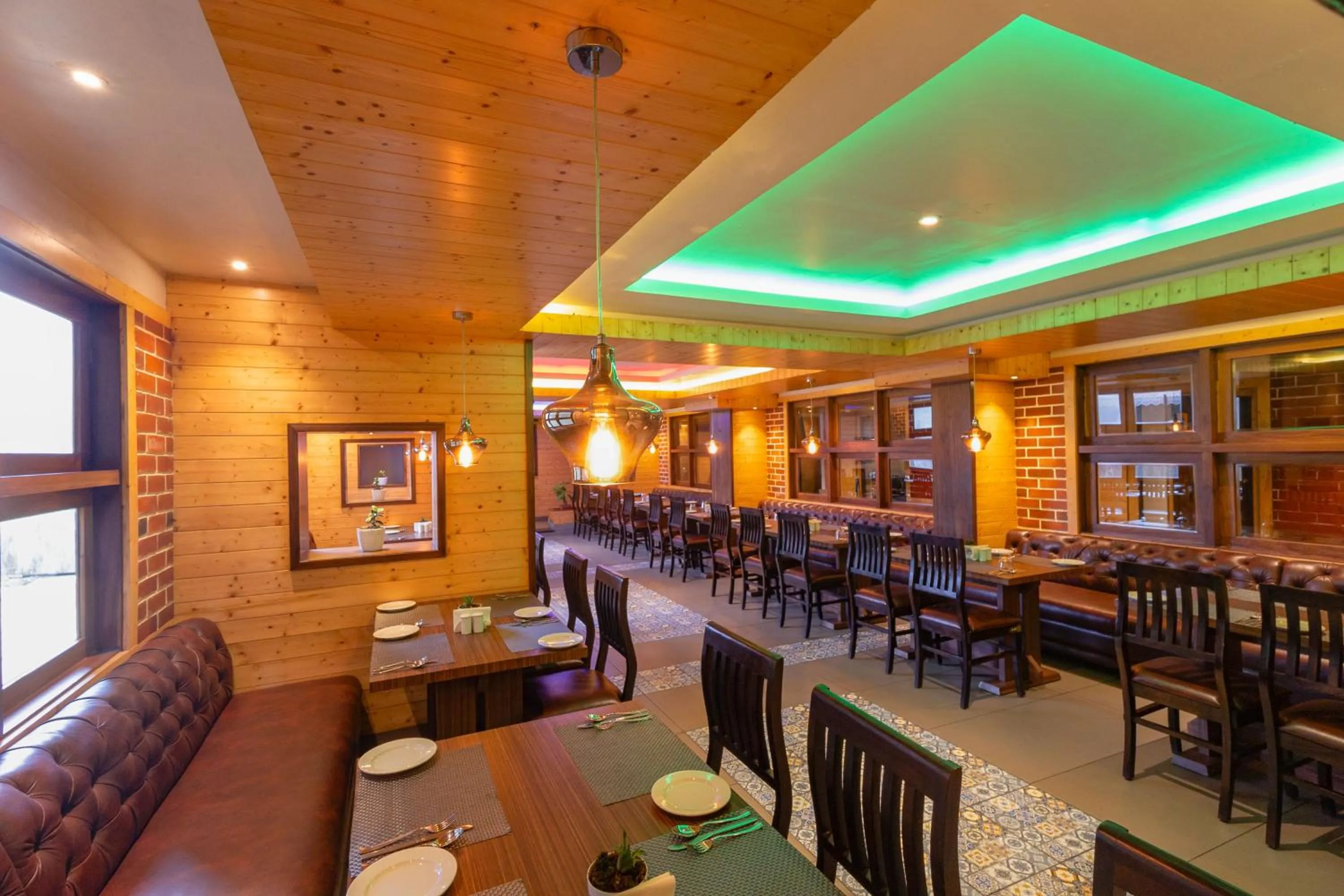 Restaurant/places to eat in Sumitel Sanderling