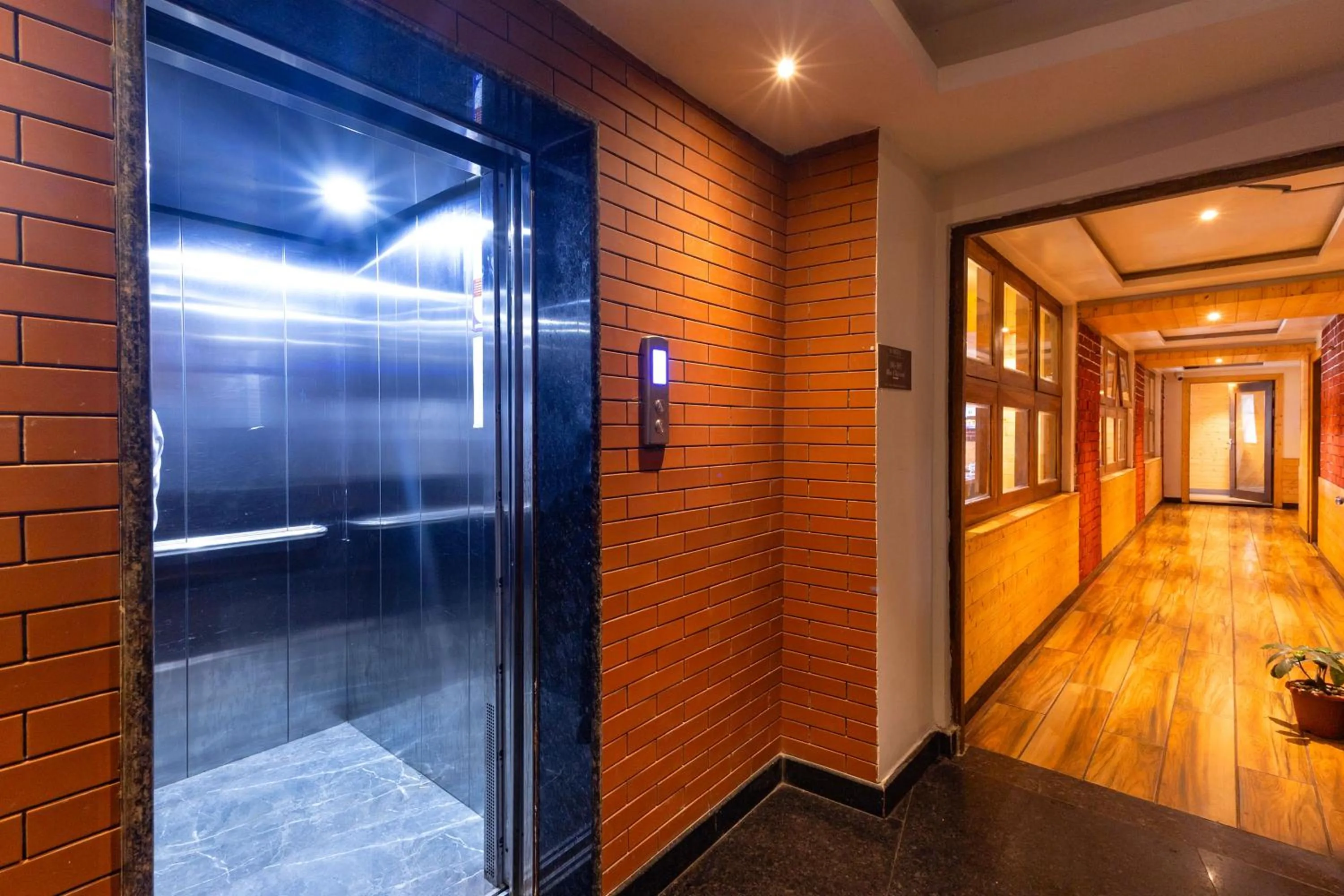 elevator in Sumitel Sanderling