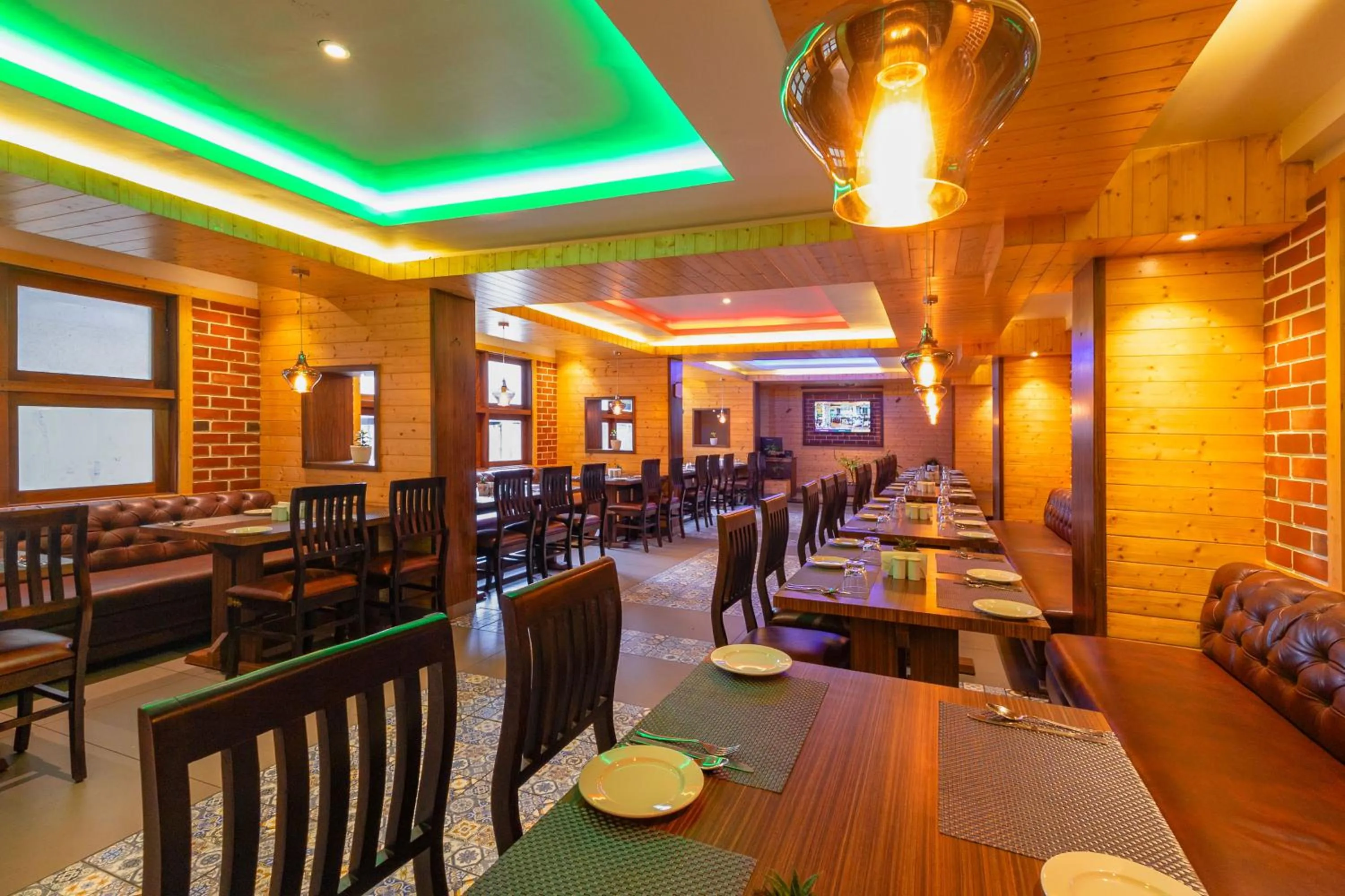 Restaurant/places to eat in Sumitel Sanderling