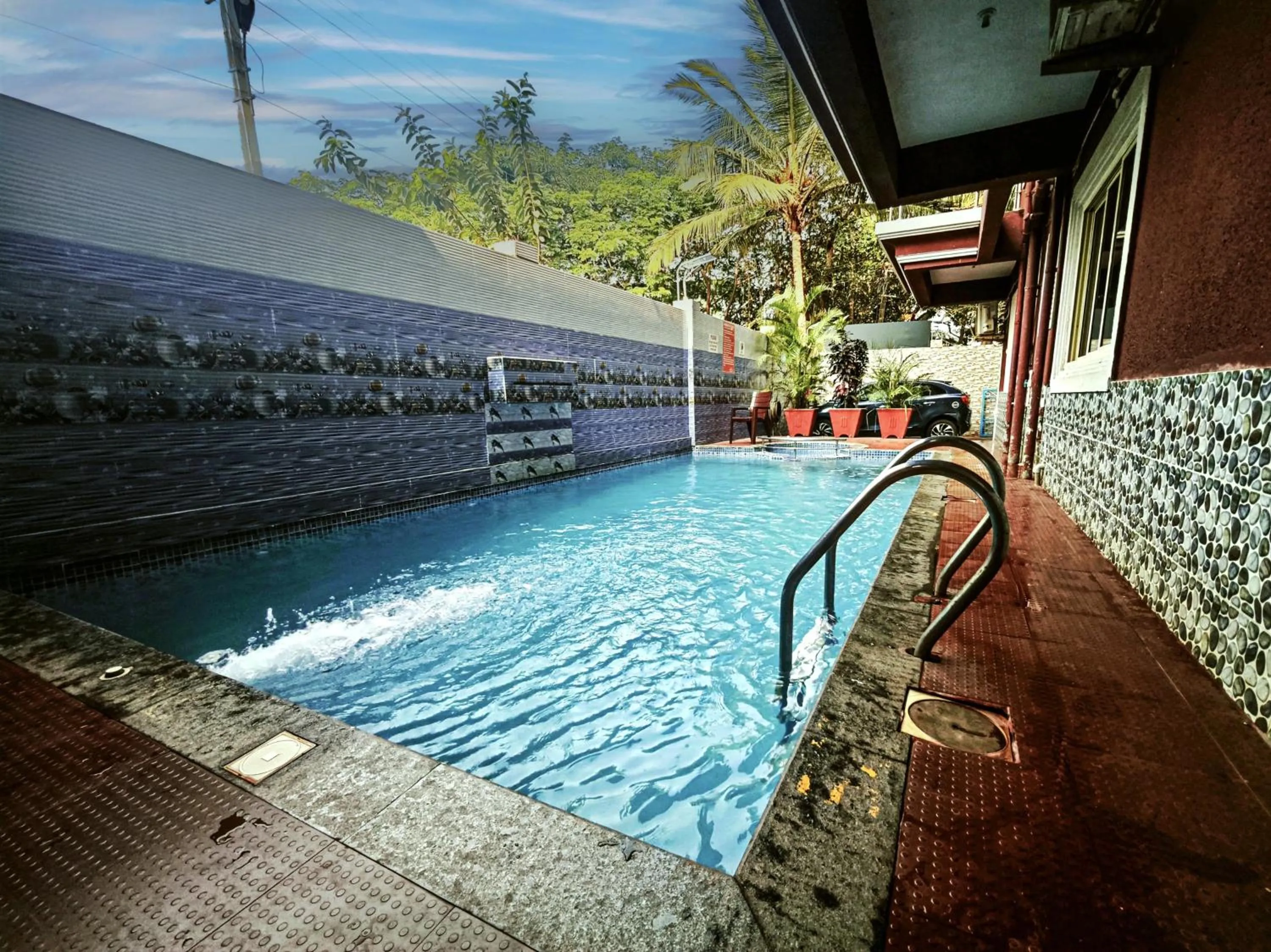 Swimming pool in Noronha Goaxa Inn