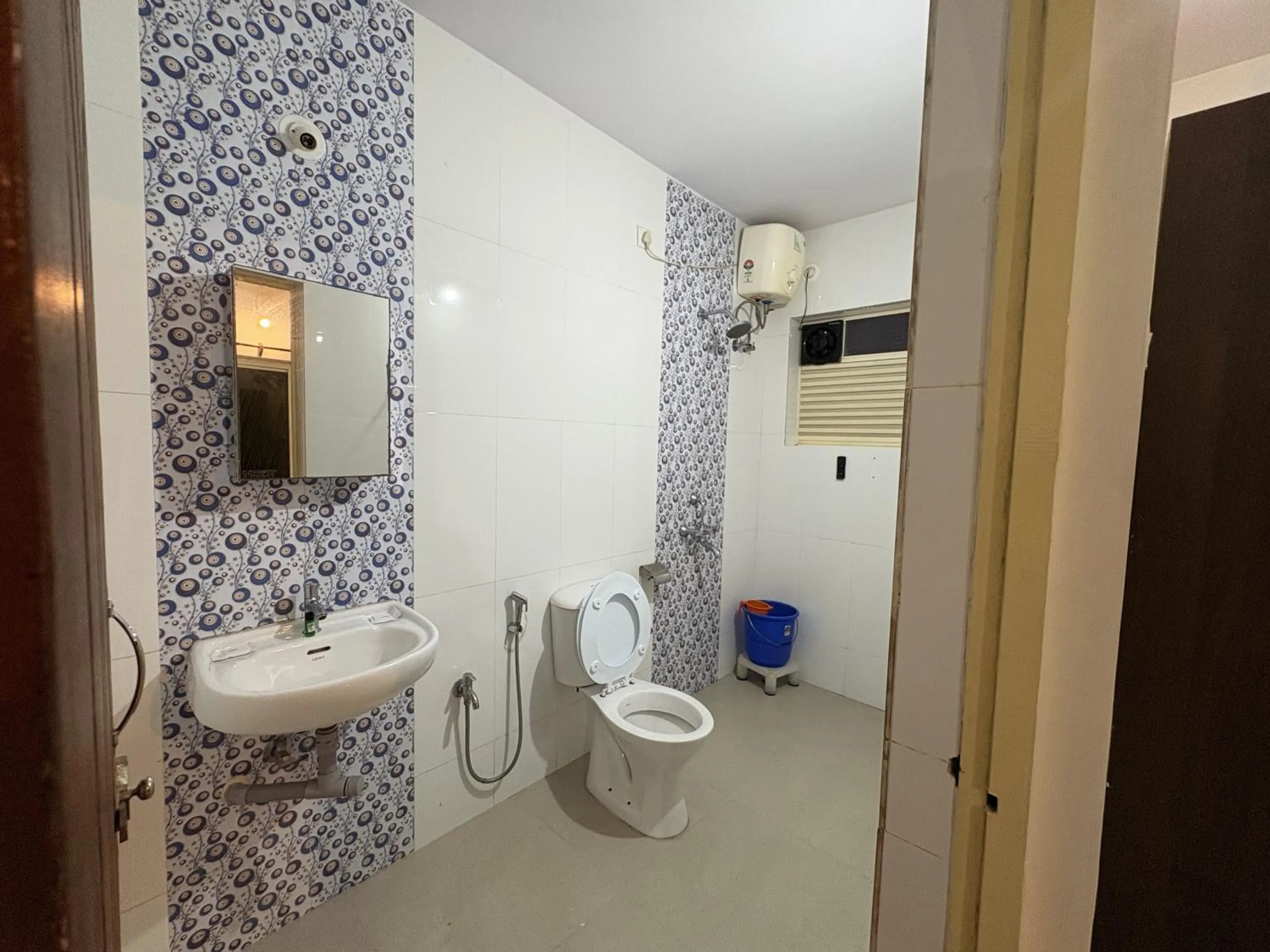 Toilet in Noronha Goaxa Inn