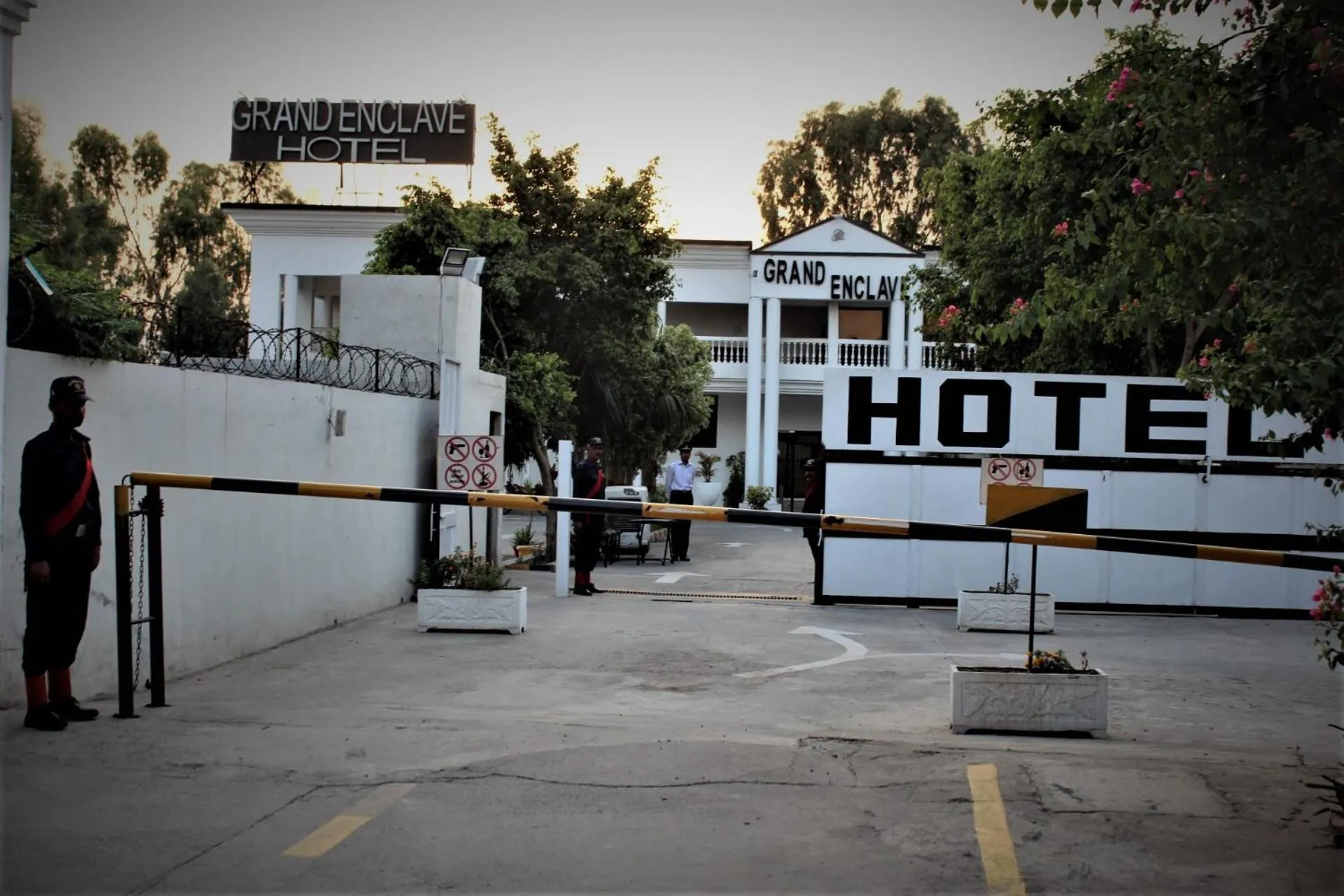 Facade/entrance in Grand Enclave