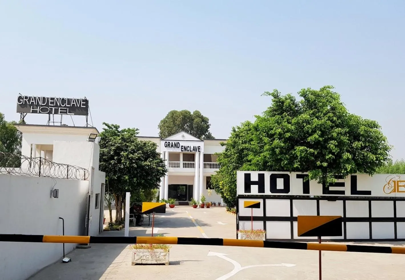 Facade/entrance in Grand Enclave