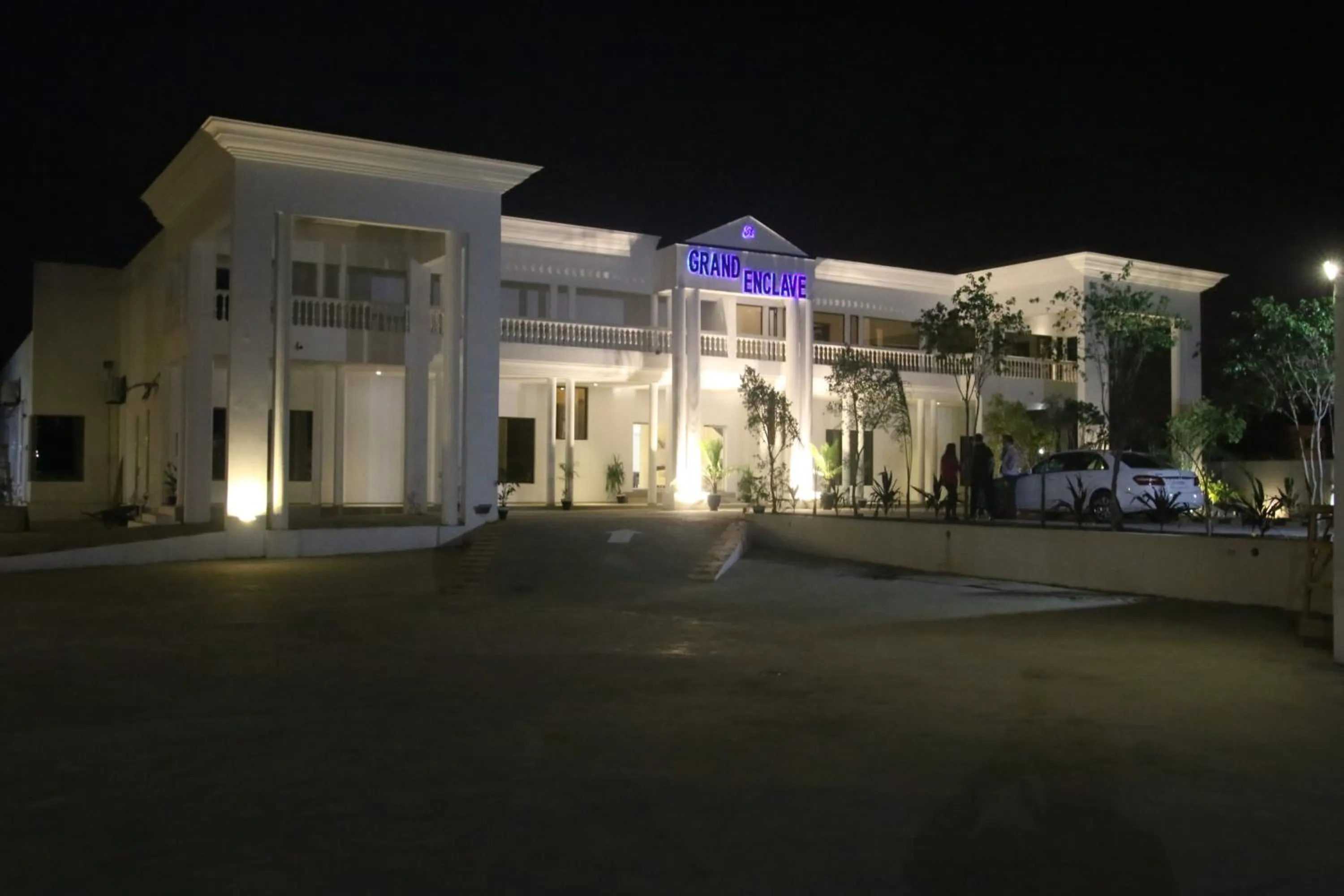 Facade/entrance in Grand Enclave