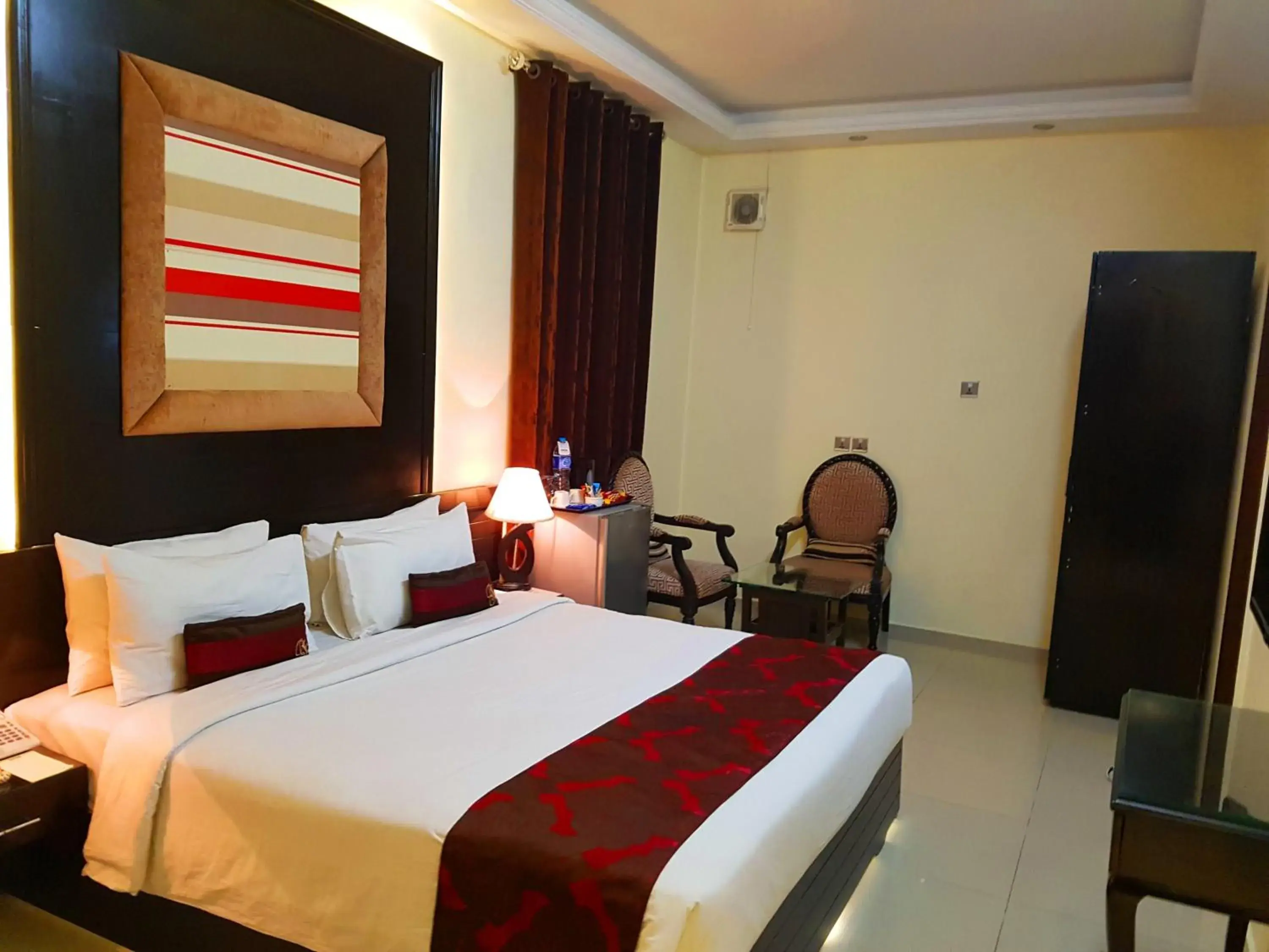 Single Room with Shower - single occupancy in Grand Enclave Single Room with Shower - single occupancy in Grand Enclave