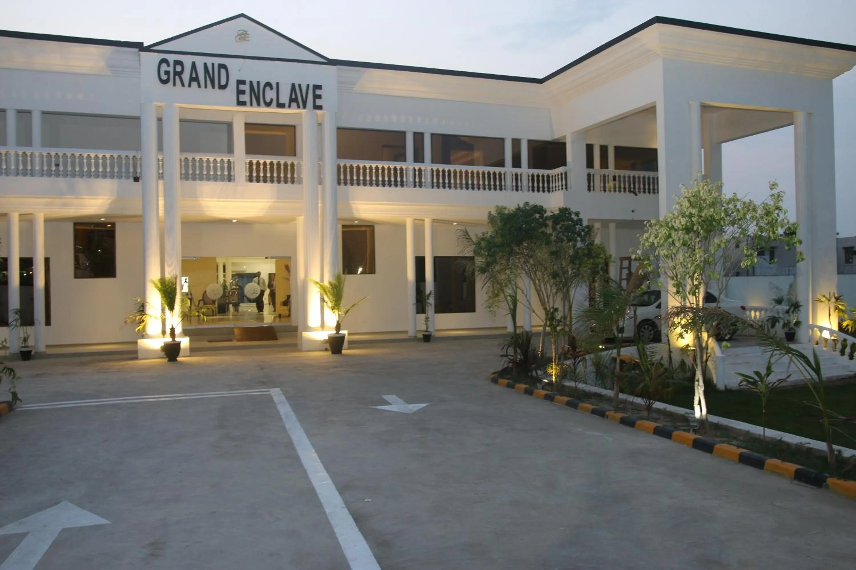 Facade/entrance in Grand Enclave