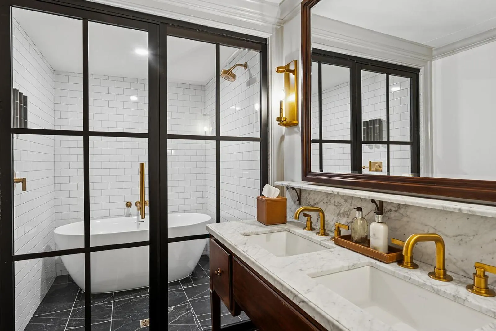 Shower in Hotel Burg