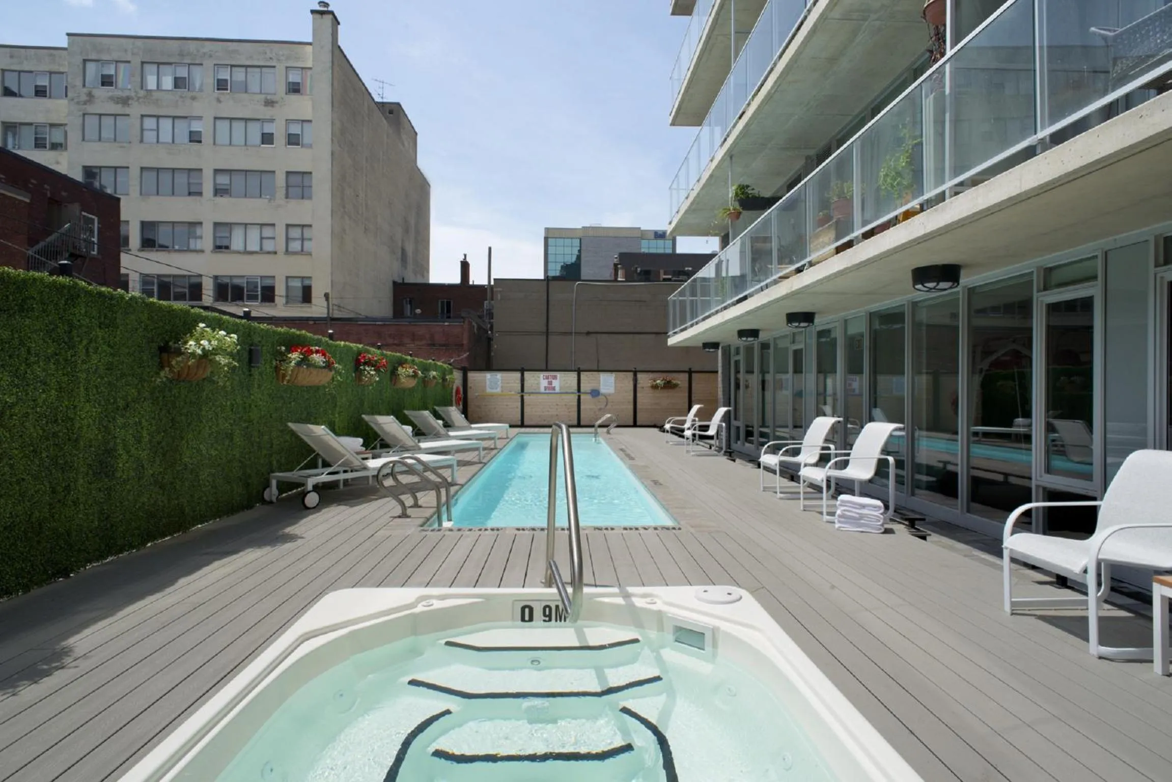 Hot Tub in SOHO Residences Lisgar