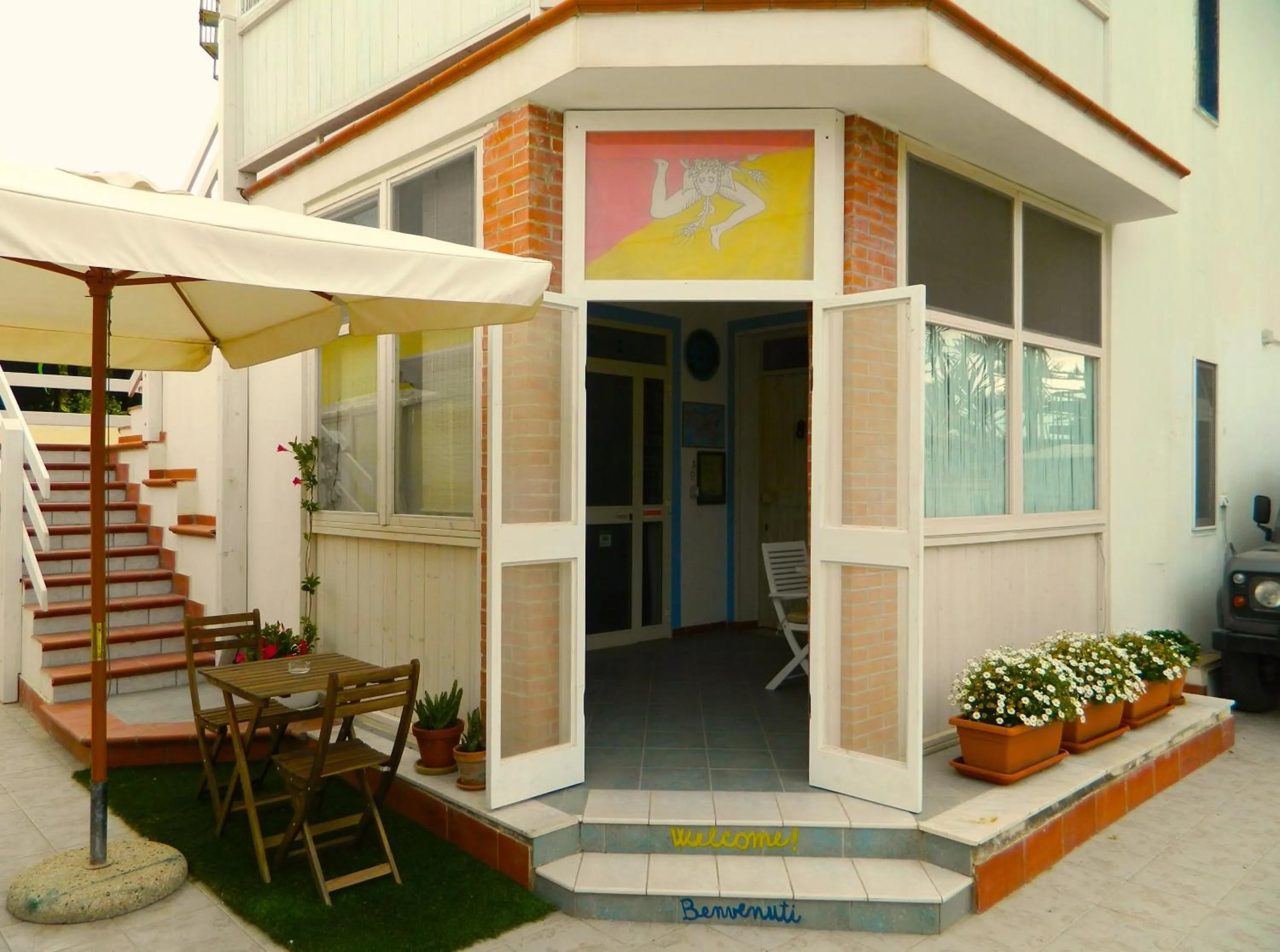 Communal lounge/ TV room in B&B San Leone