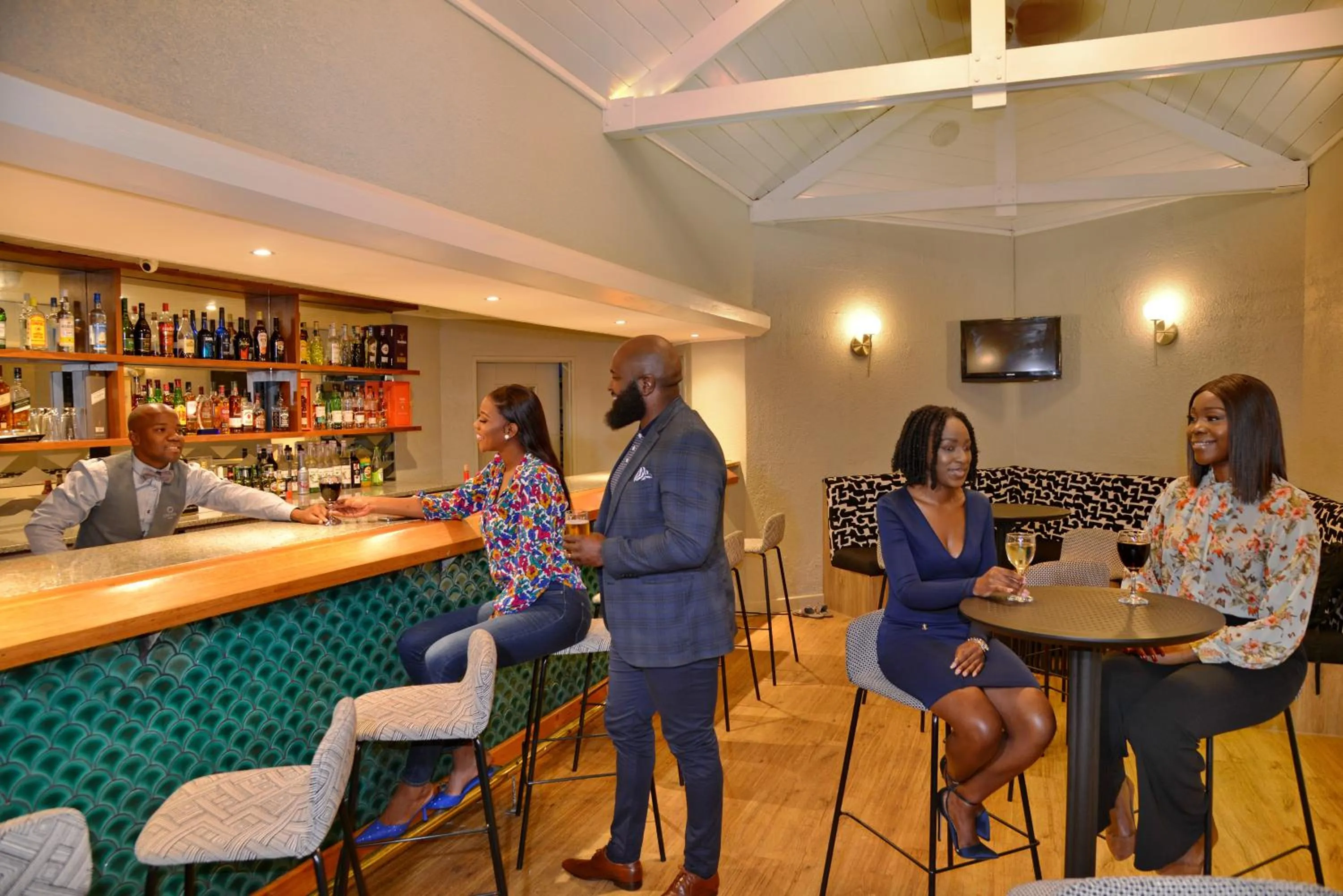 Lounge or bar in Cresta Lodge Harare