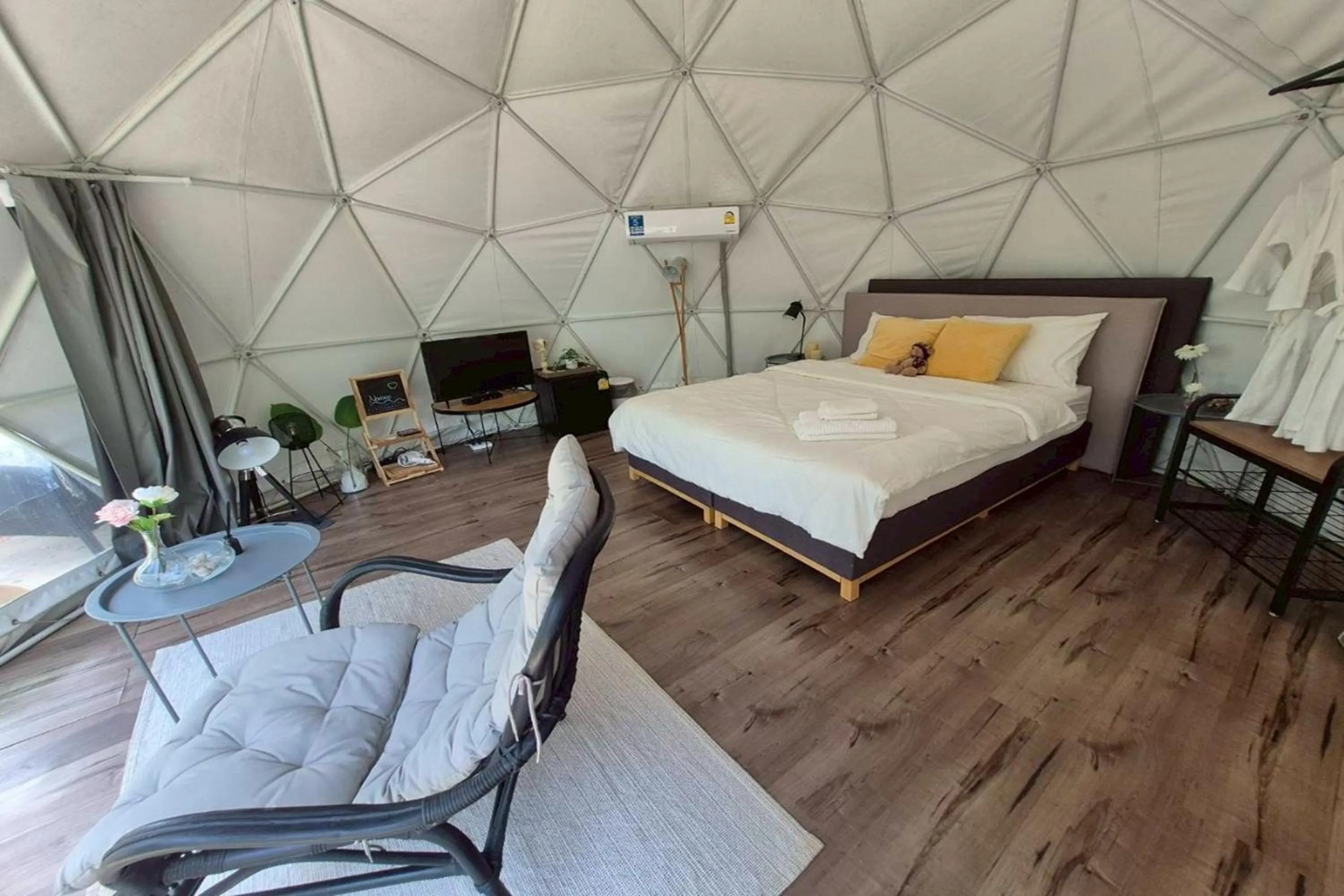 Bed in NaNine Glamping