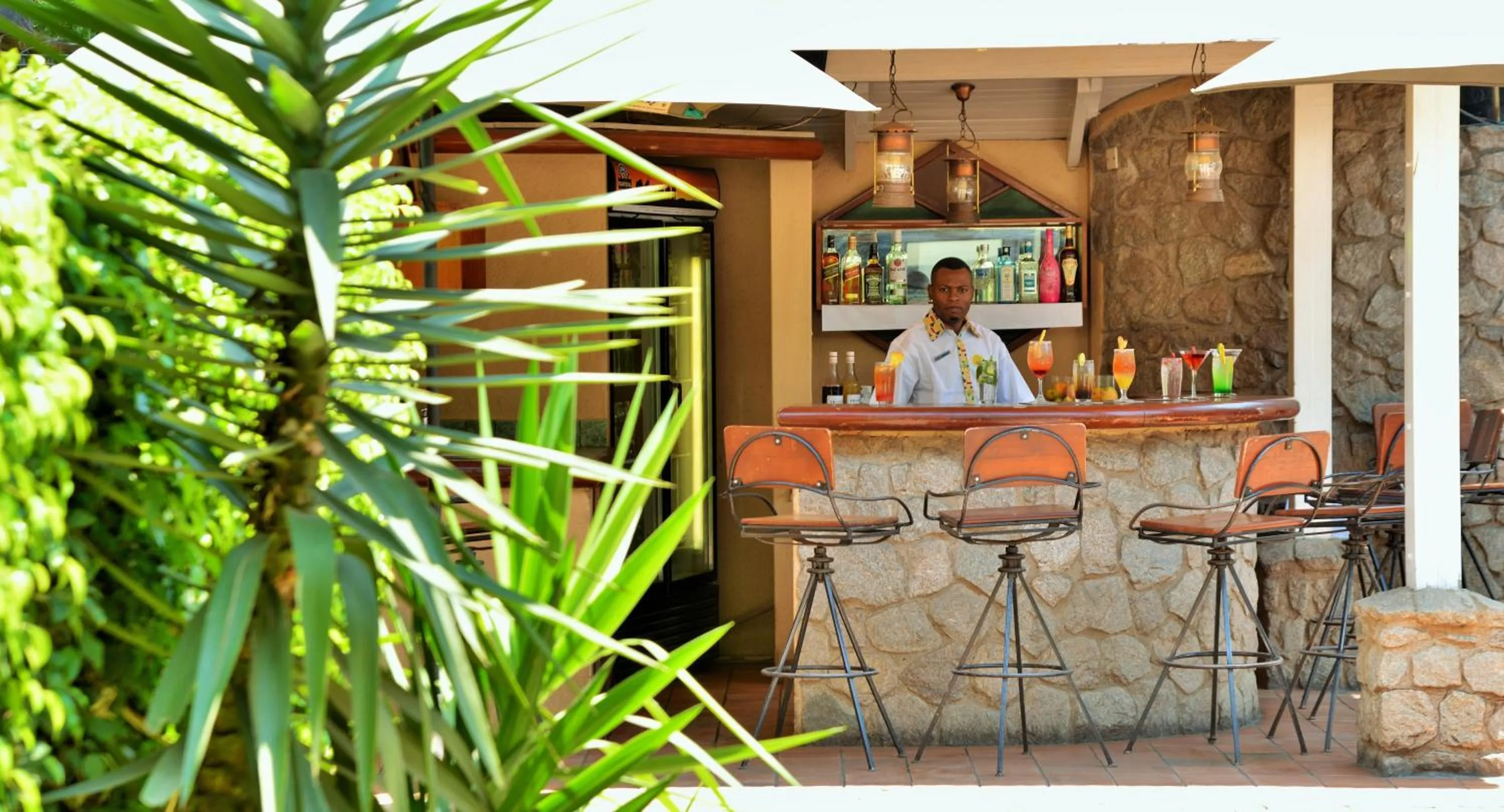 Lounge or bar in Cresta Oasis Hotel