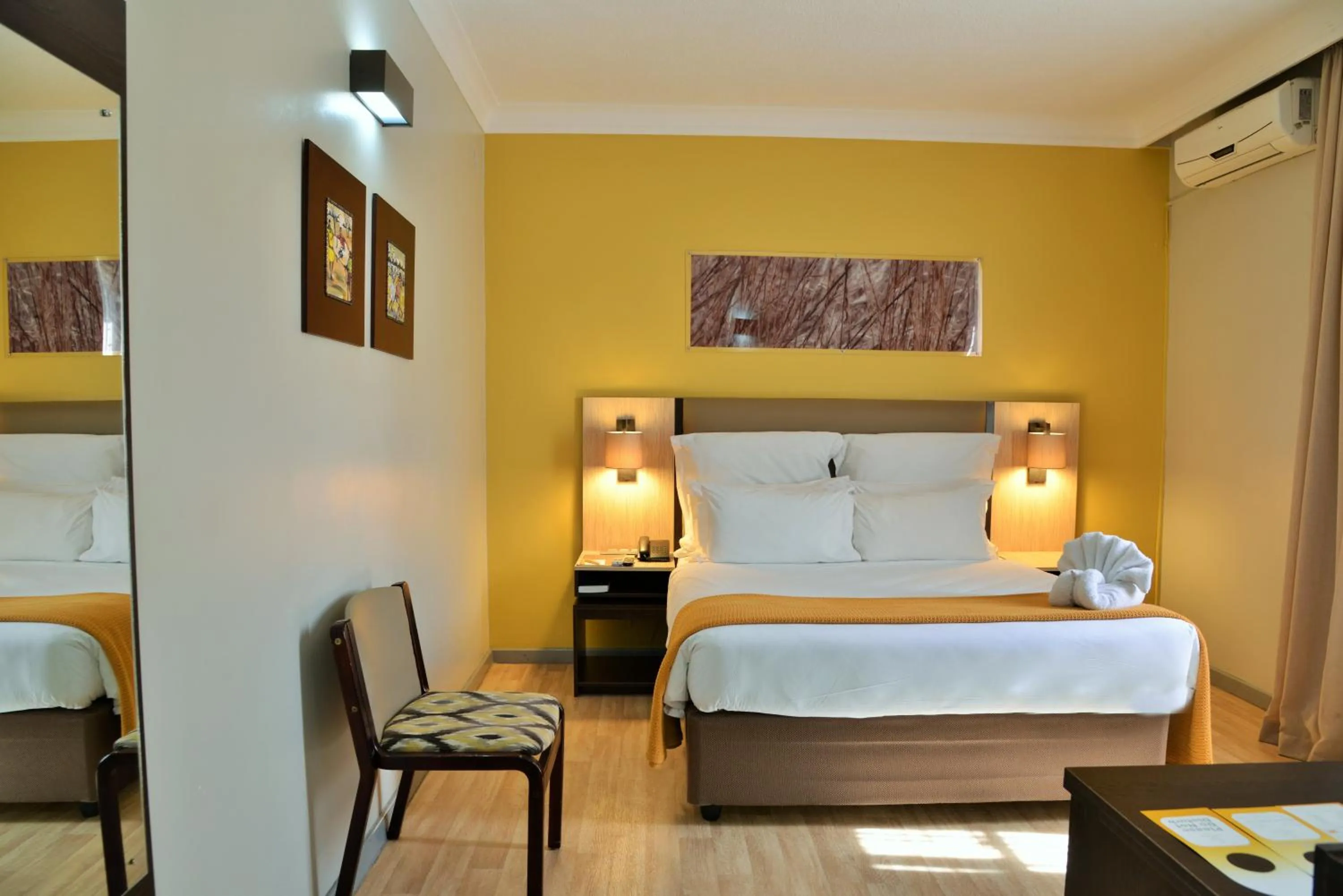 Photo of the whole room, Bed in Cresta Oasis Hotel