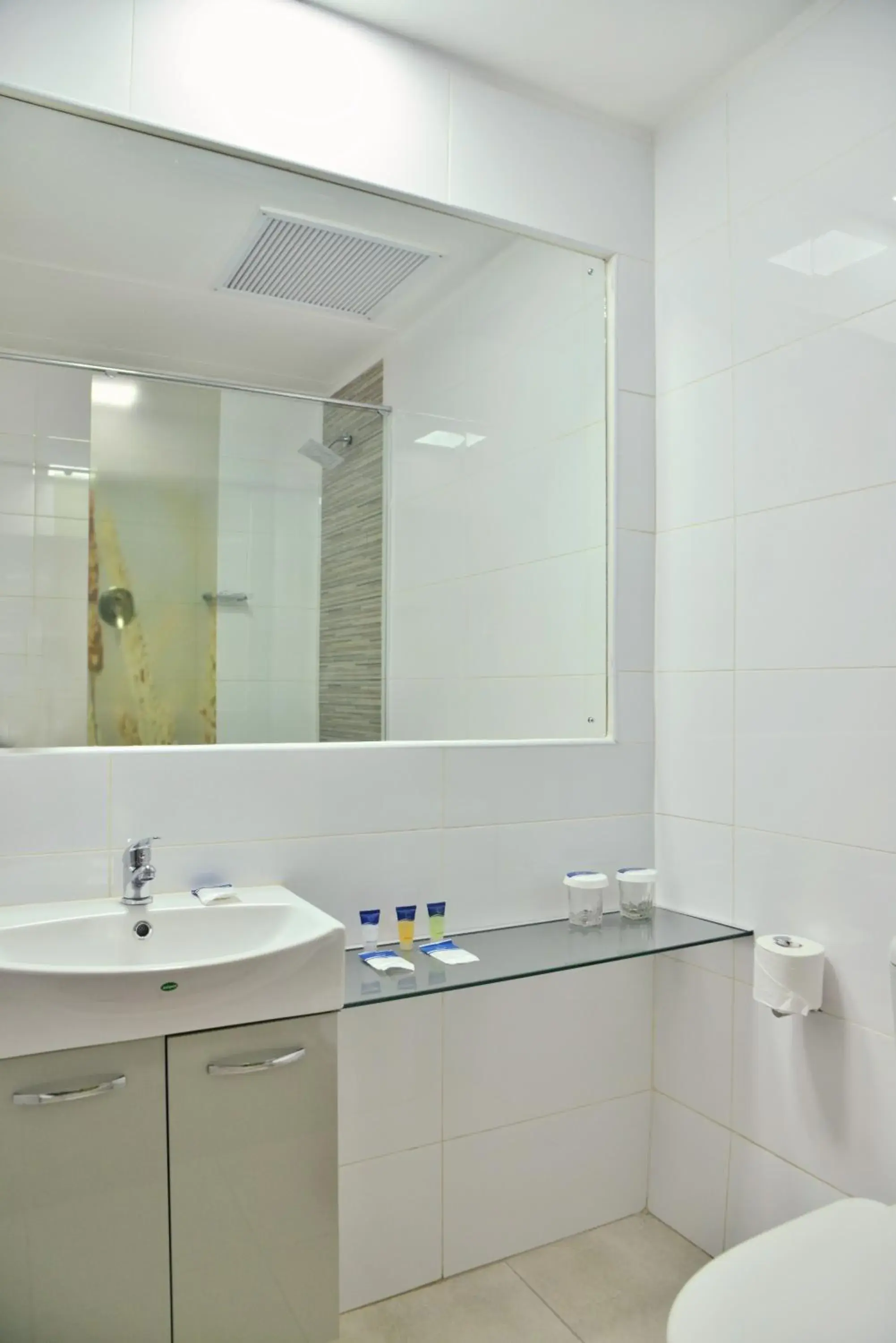 Standard Twin Room - single occupancy in Cresta Oasis Hotel Standard Twin Room - single occupancy in Cresta Oasis Hotel