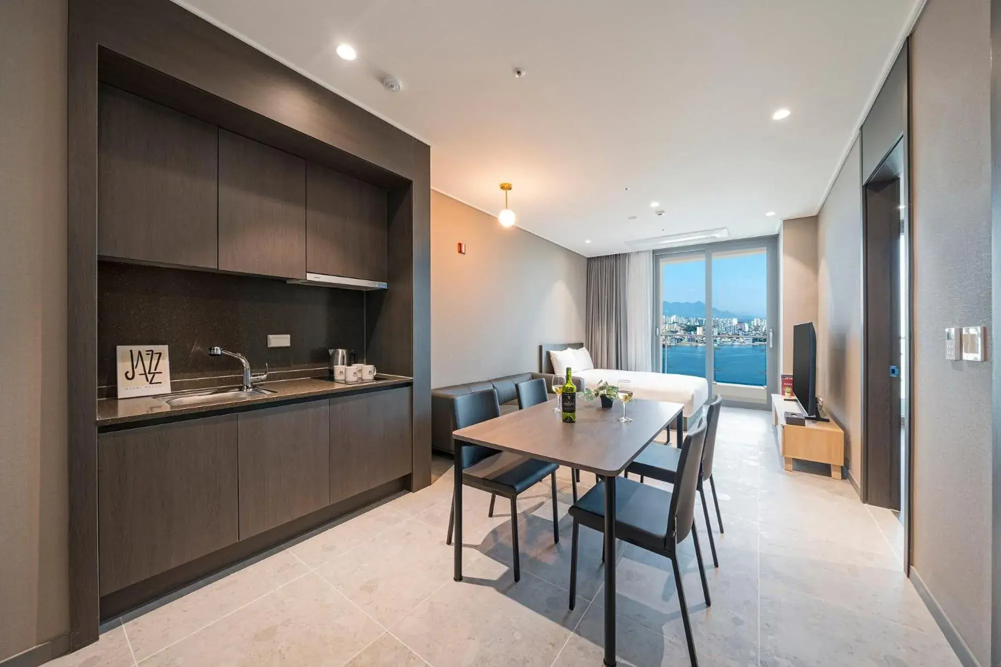 Ocean Lake View Deluxe Family Suite in Sokcho Mari Vista Hotel Ocean Lake View Deluxe Family Suite in Sokcho Mari Vista Hotel