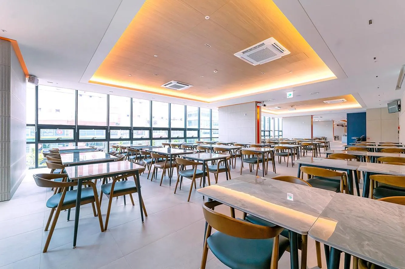 Restaurant/places to eat in Sokcho Mari Vista Hotel