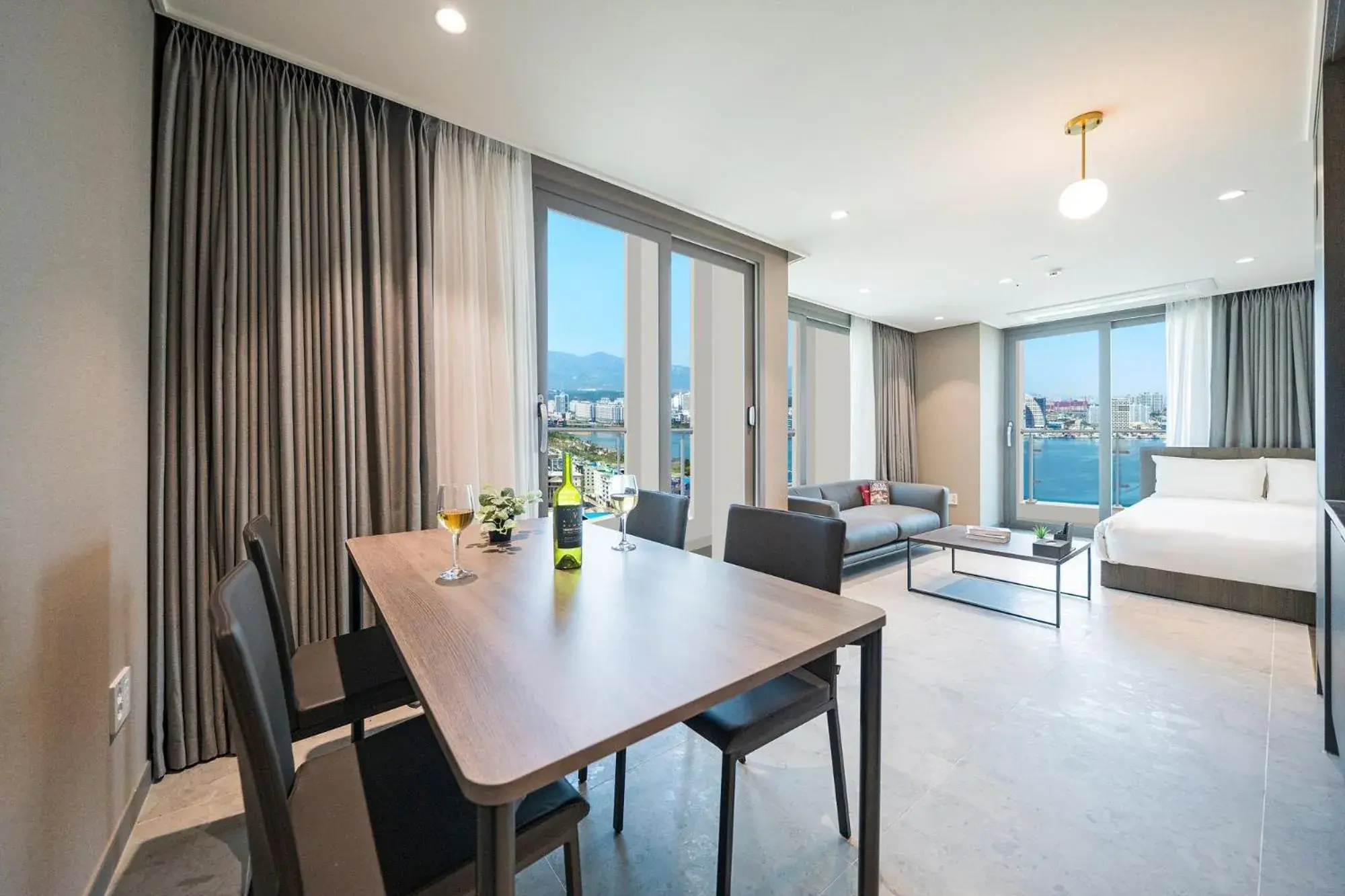 Ocean Lakeview Corner Suite in Sokcho Mari Vista Hotel Ocean Lakeview Corner Suite in Sokcho Mari Vista Hotel