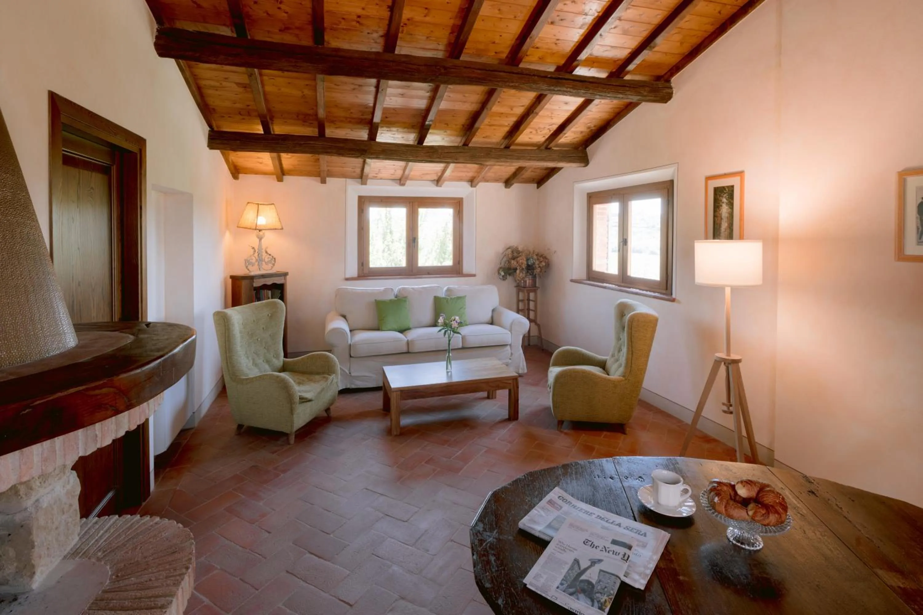 Living room, Bed in Borgo Sant'Ambrogio - Resort