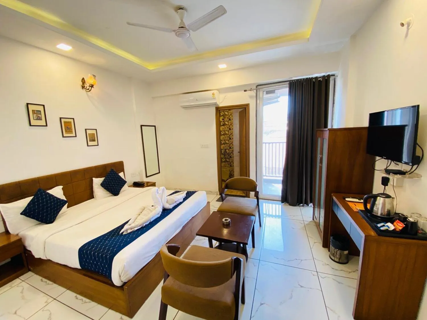 Photo of the whole room, Bed in Hotel Nikanshvee