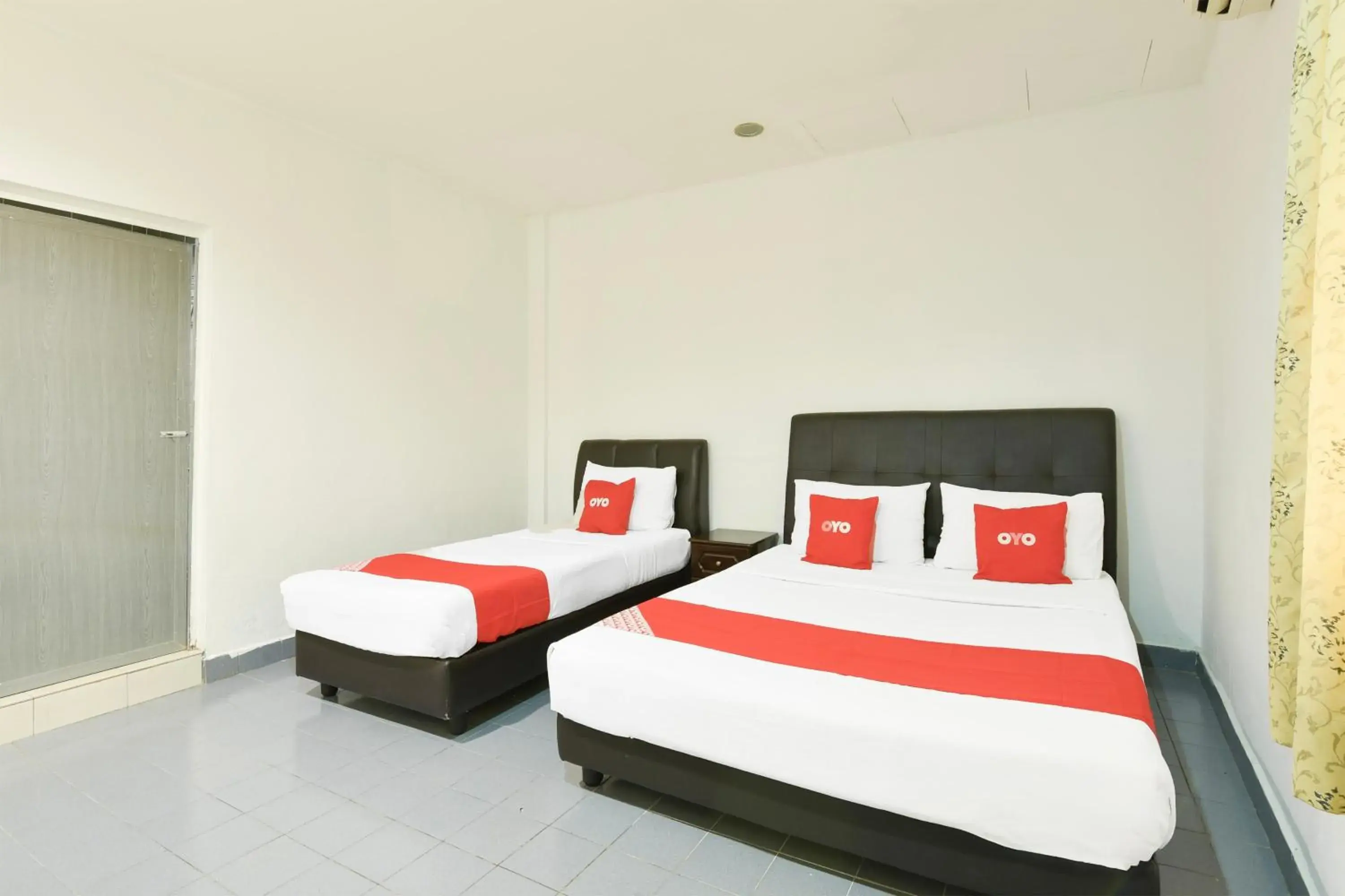 Standard Twin Room in Hotel O KB Near Siti Khadijah Market Formerly KB 7 Days Standard Twin Room in Hotel O KB Near Siti Khadijah Market Formerly KB 7 Days