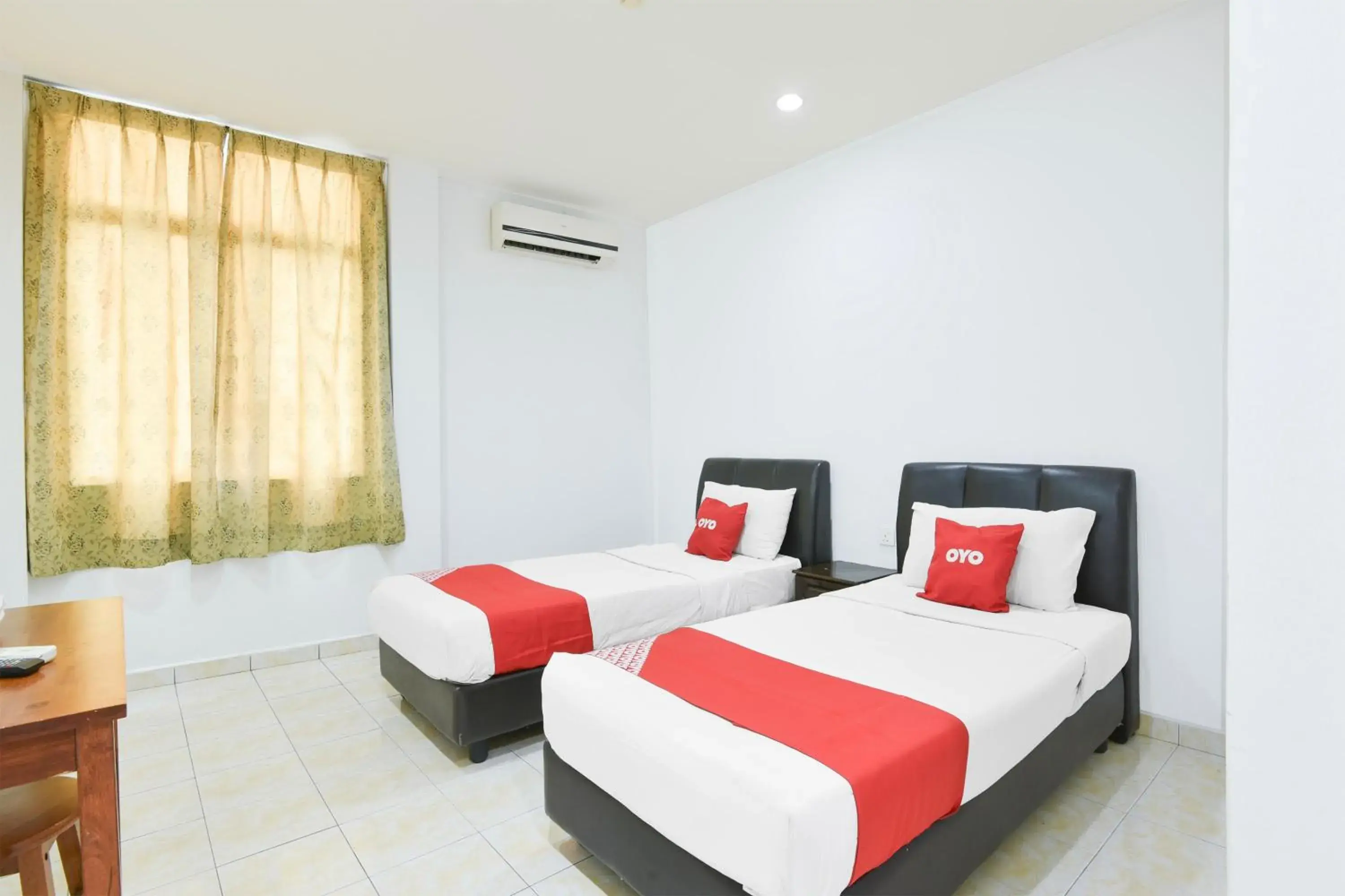 Deluxe Twin Room in Hotel O KB Near Siti Khadijah Market Formerly KB 7 Days Deluxe Twin Room in Hotel O KB Near Siti Khadijah Market Formerly KB 7 Days
