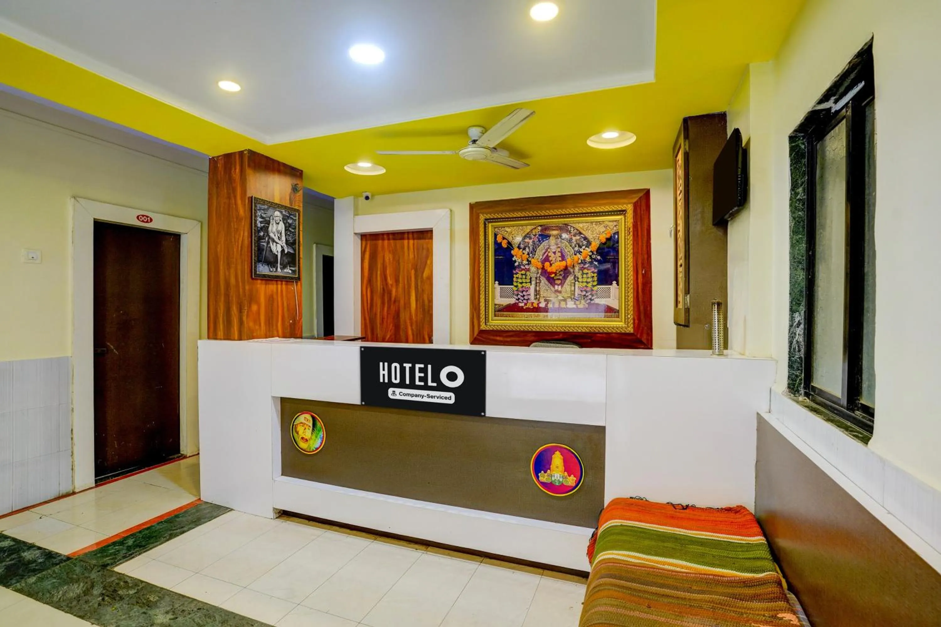 Lobby or reception in Super Hotel O Sainagar Shirdi Railway Junction Formerly Sai Vyankatesh Residency