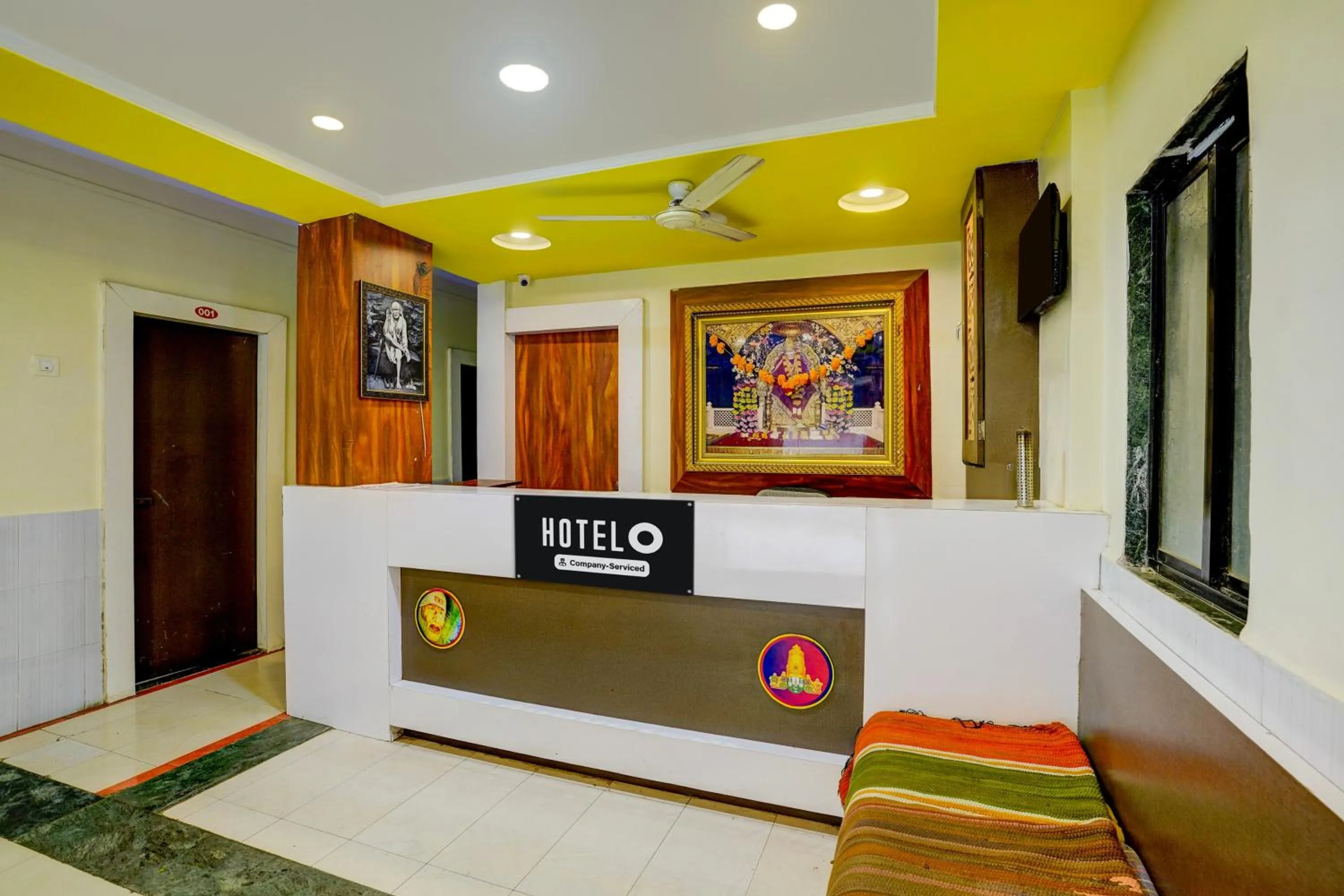 Lobby or reception in Super Hotel O Sainagar Shirdi Railway Junction Formerly Sai Vyankatesh Residency