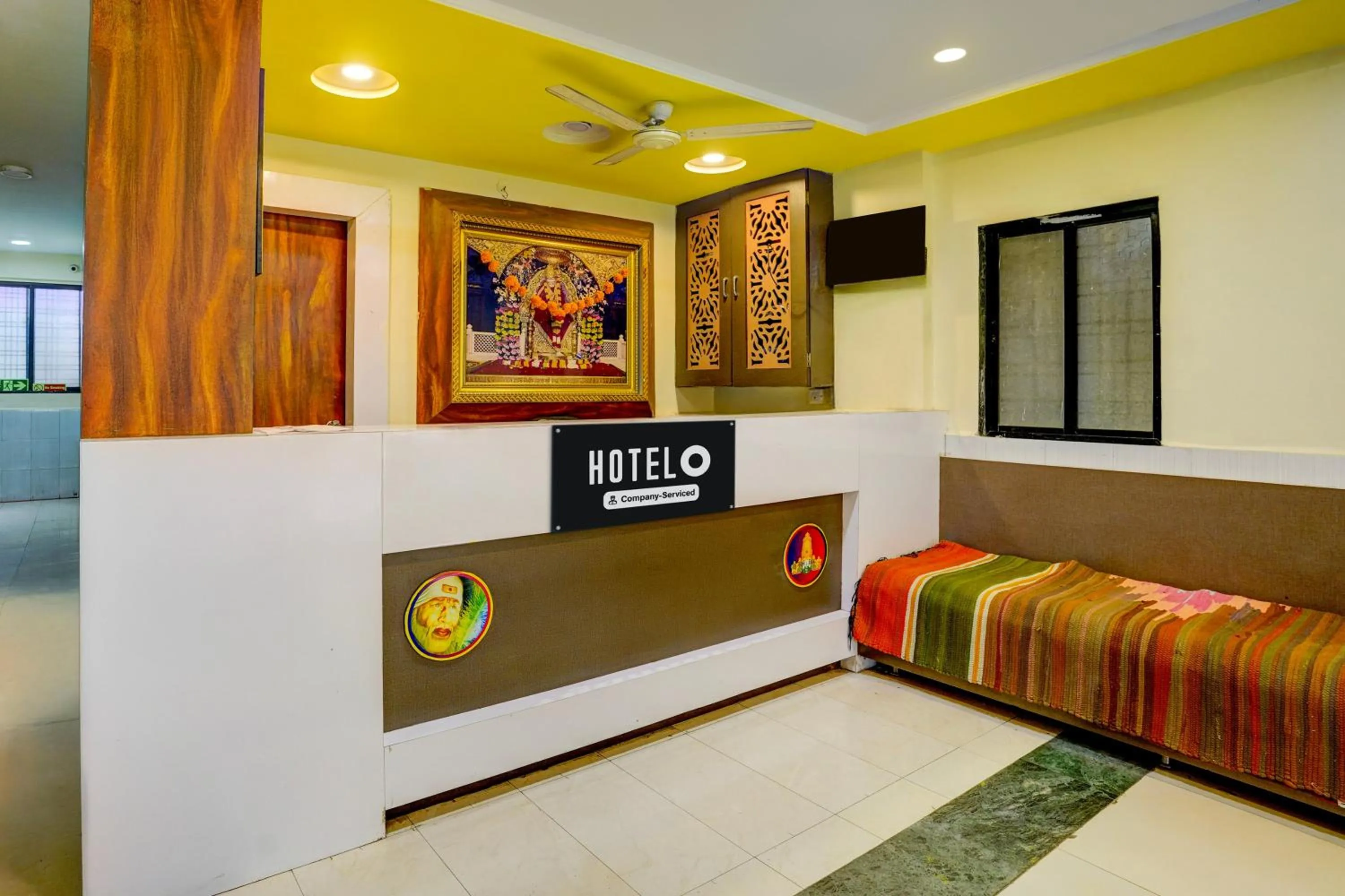 Lobby or reception, Bed in Super Hotel O Sainagar Shirdi Railway Junction Formerly Sai Vyankatesh Residency