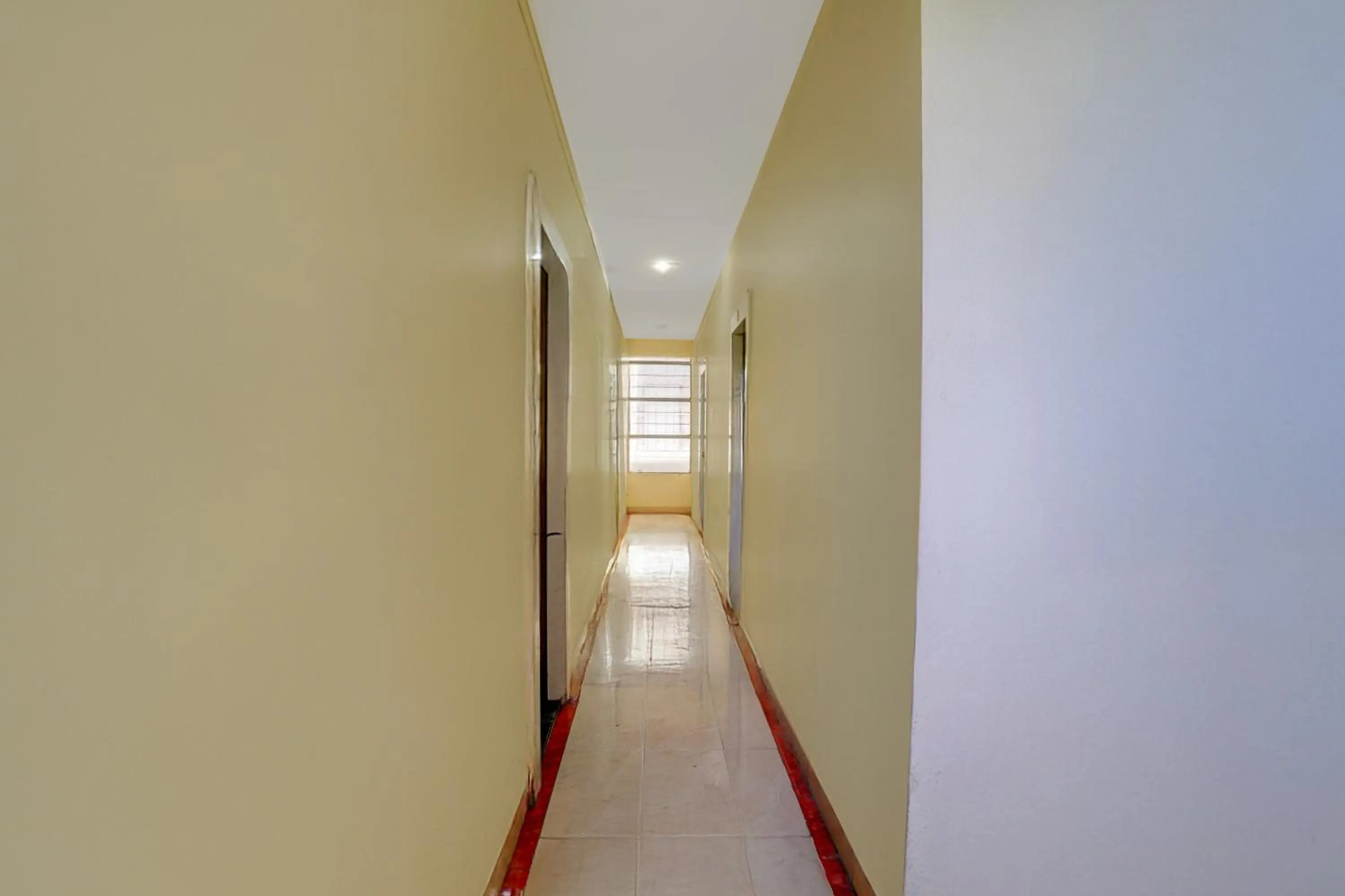 Lobby or reception in Super Hotel O Sainagar Shirdi Railway Junction Formerly Sai Vyankatesh Residency