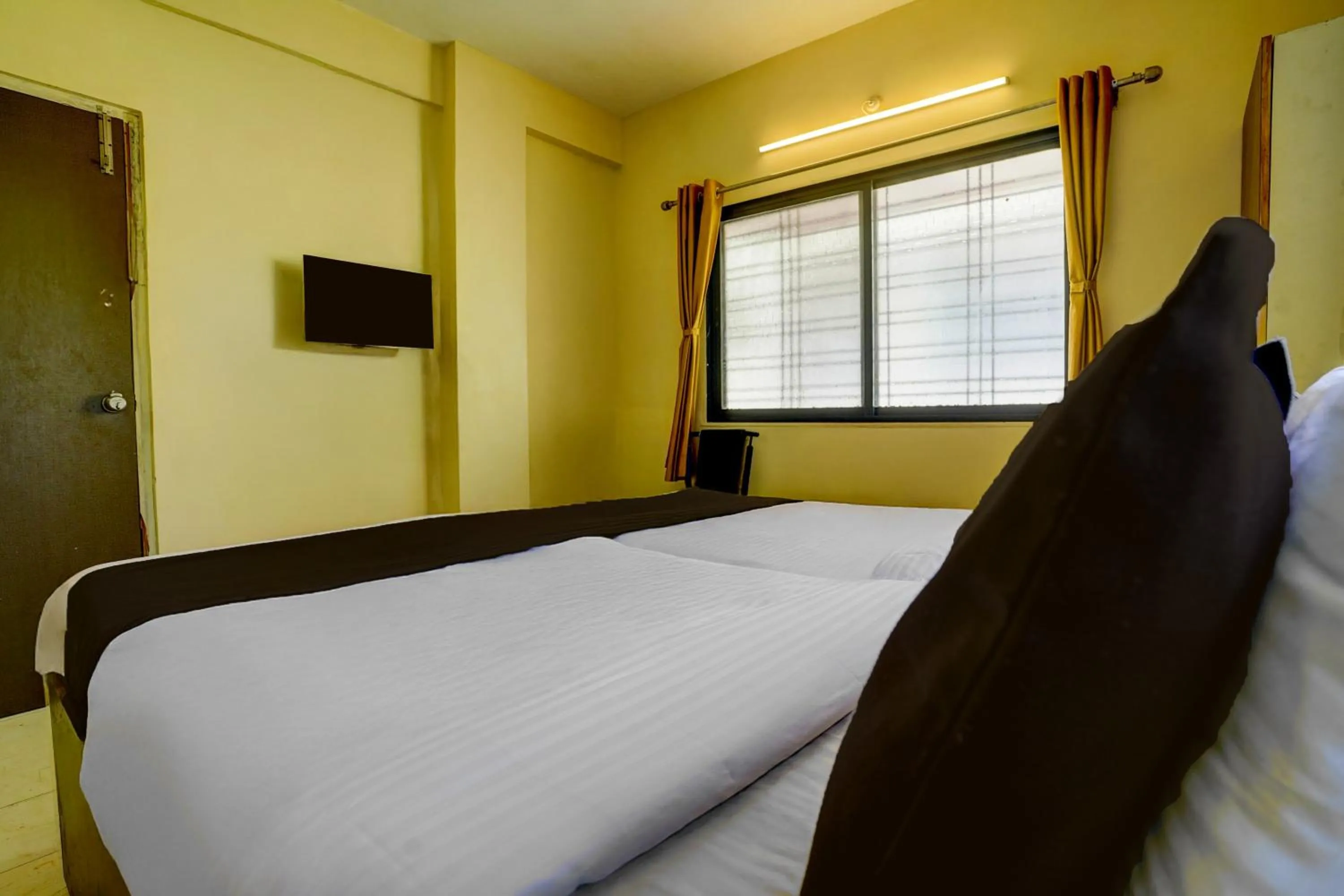 Bedroom, Bed in Super Hotel O Sainagar Shirdi Railway Junction Formerly Sai Vyankatesh Residency