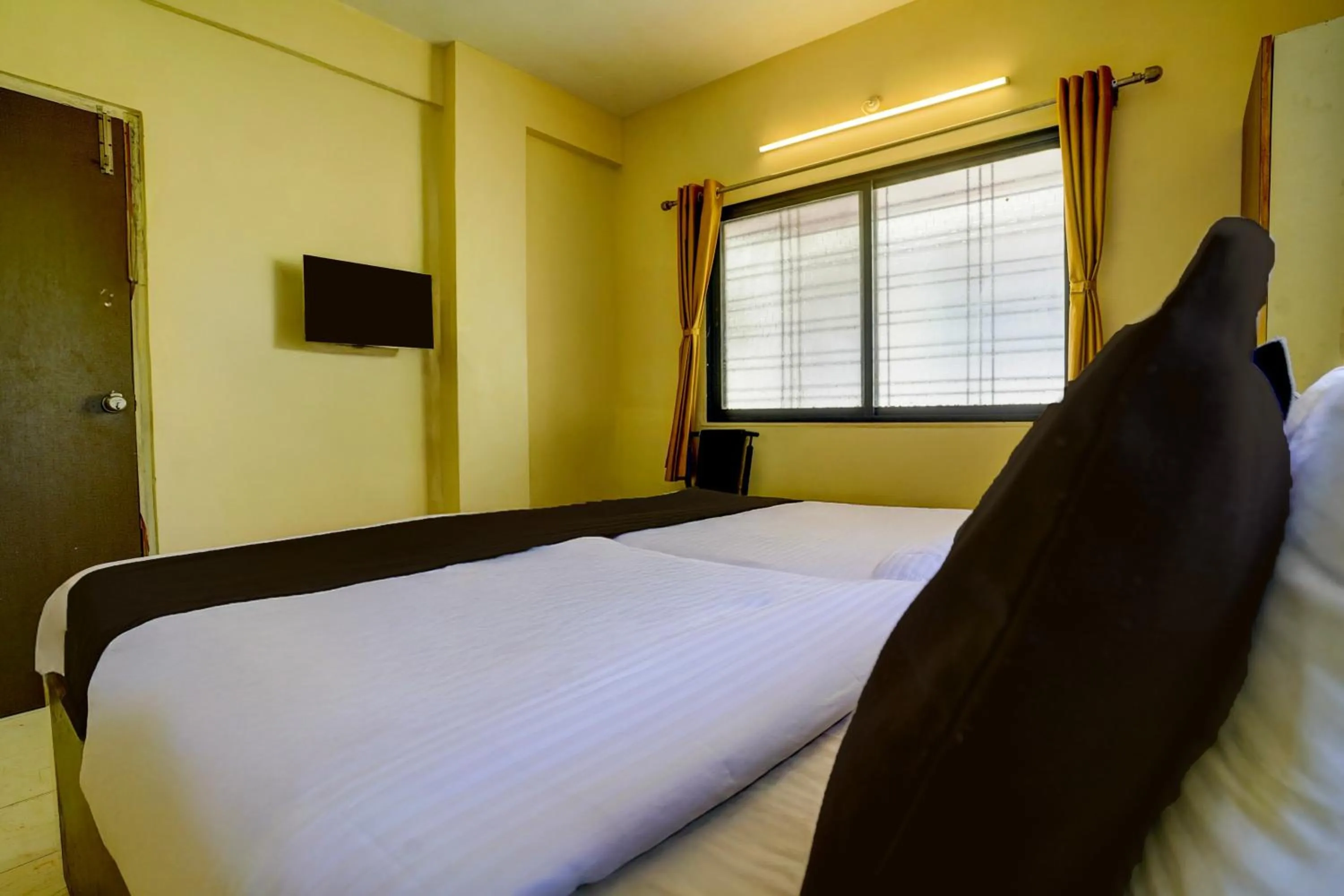 Bedroom, Bed in Super Hotel O Sainagar Shirdi Railway Junction Formerly Sai Vyankatesh Residency
