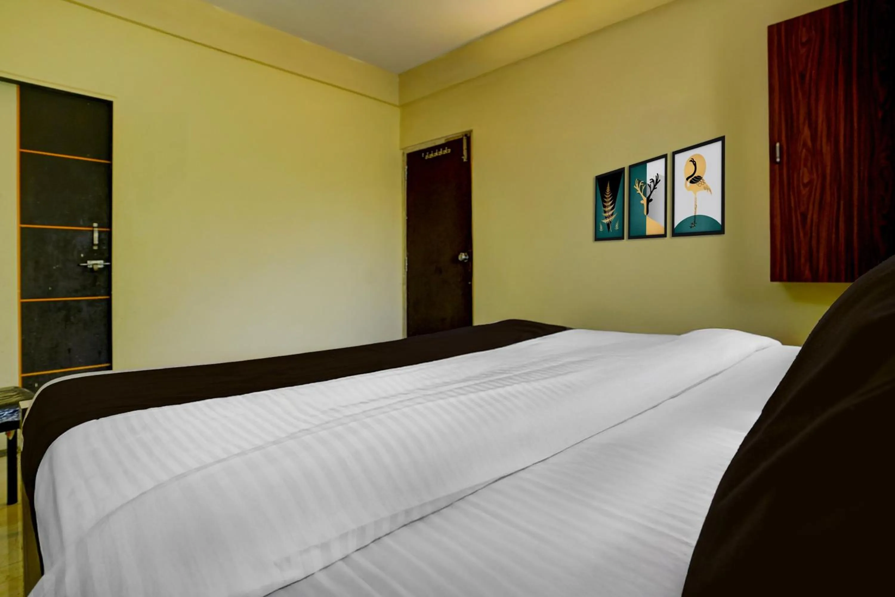 Bedroom, Bed in Super Hotel O Sainagar Shirdi Railway Junction Formerly Sai Vyankatesh Residency