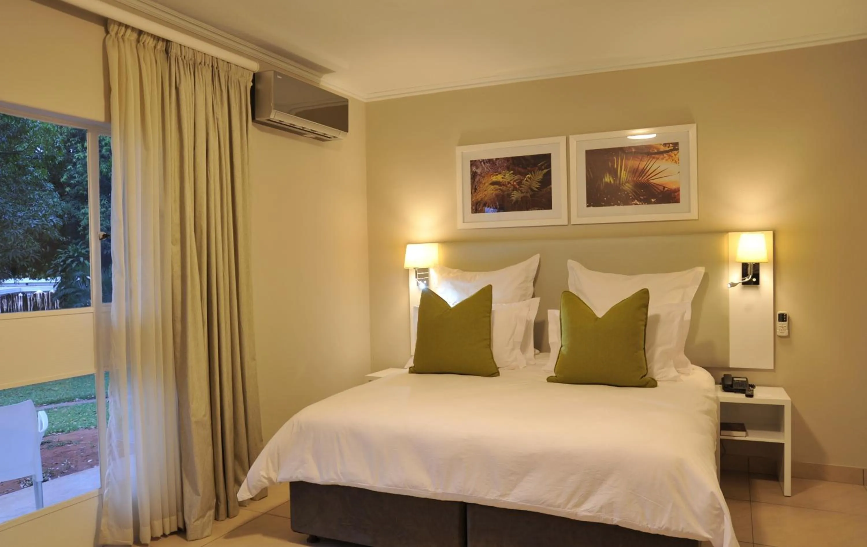 Bed in Cresta Sprayview Victoria Falls