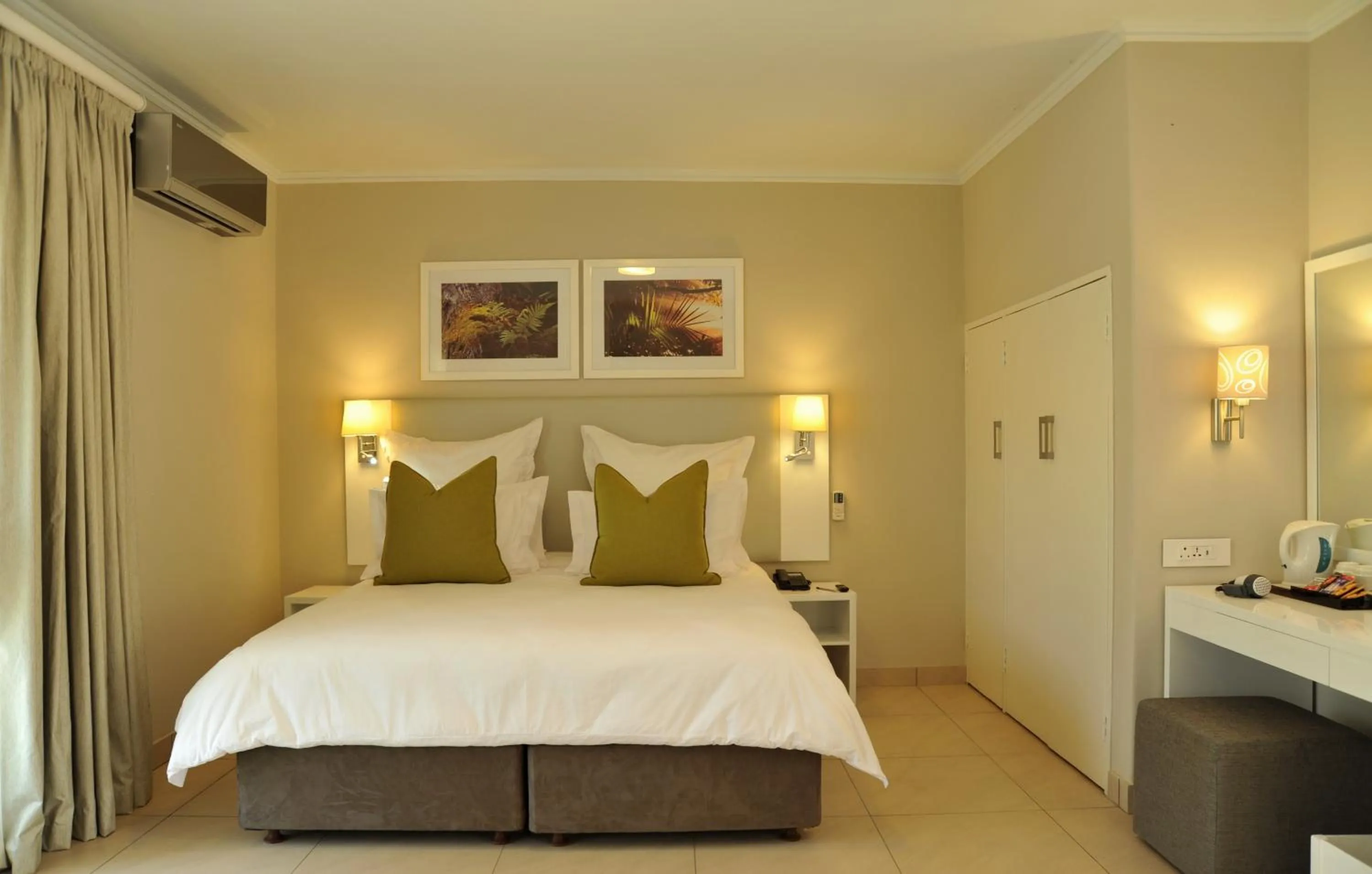Bed in Cresta Sprayview Victoria Falls