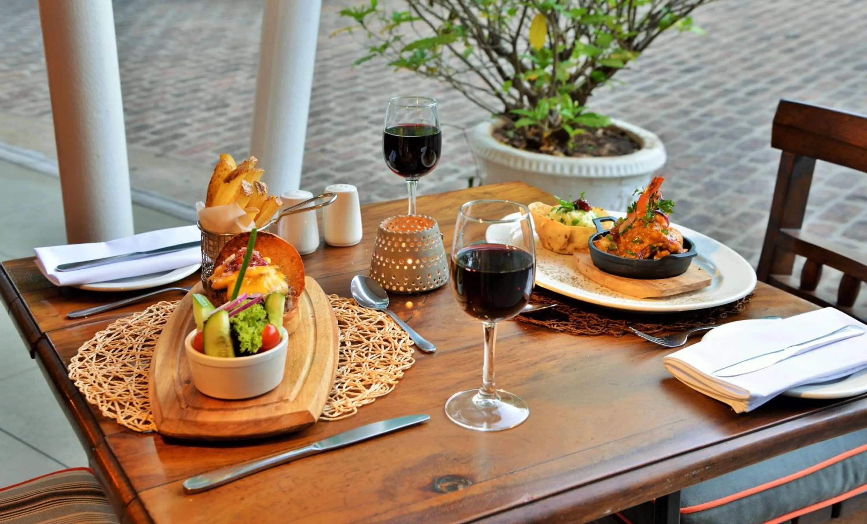 Restaurant/places to eat in Cresta Sprayview Victoria Falls