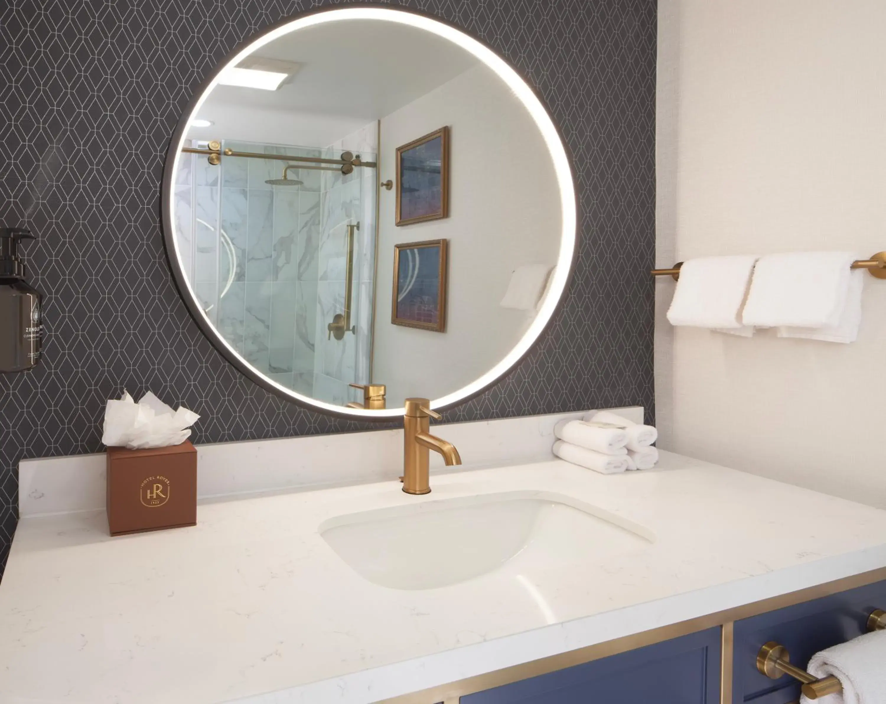 King Room in Hotel Royer Urbana Champaign, Tapestry Collection by Hilton King Room in Hotel Royer Urbana Champaign, Tapestry Collection by Hilton