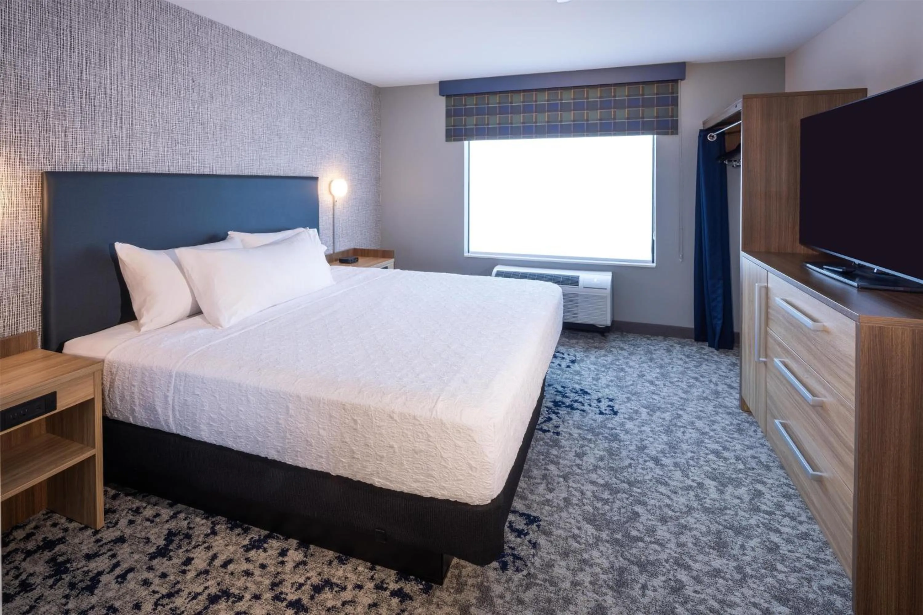 Bed in Home2 Suites By Hilton Kalispell, Mt