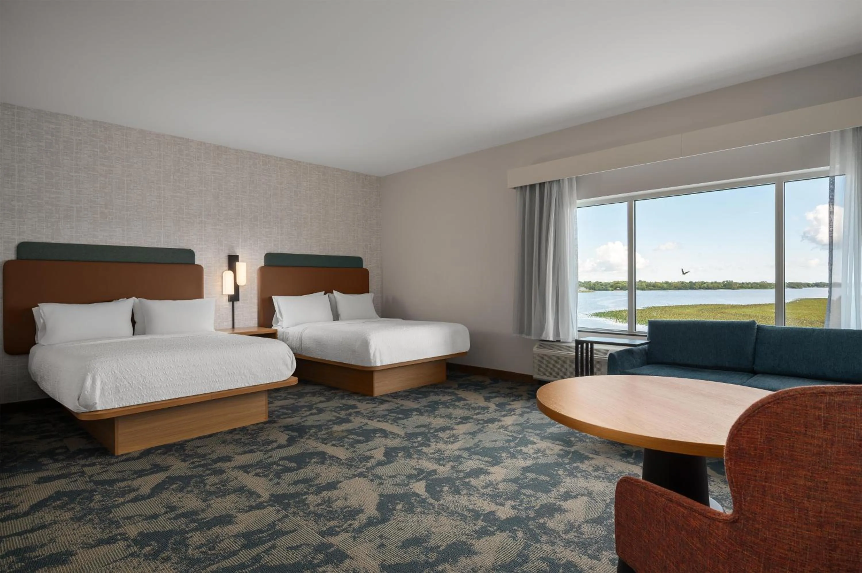 Living room, Bed in Hampton Inn & Suites By Hilton Port Clinton Catawba Island