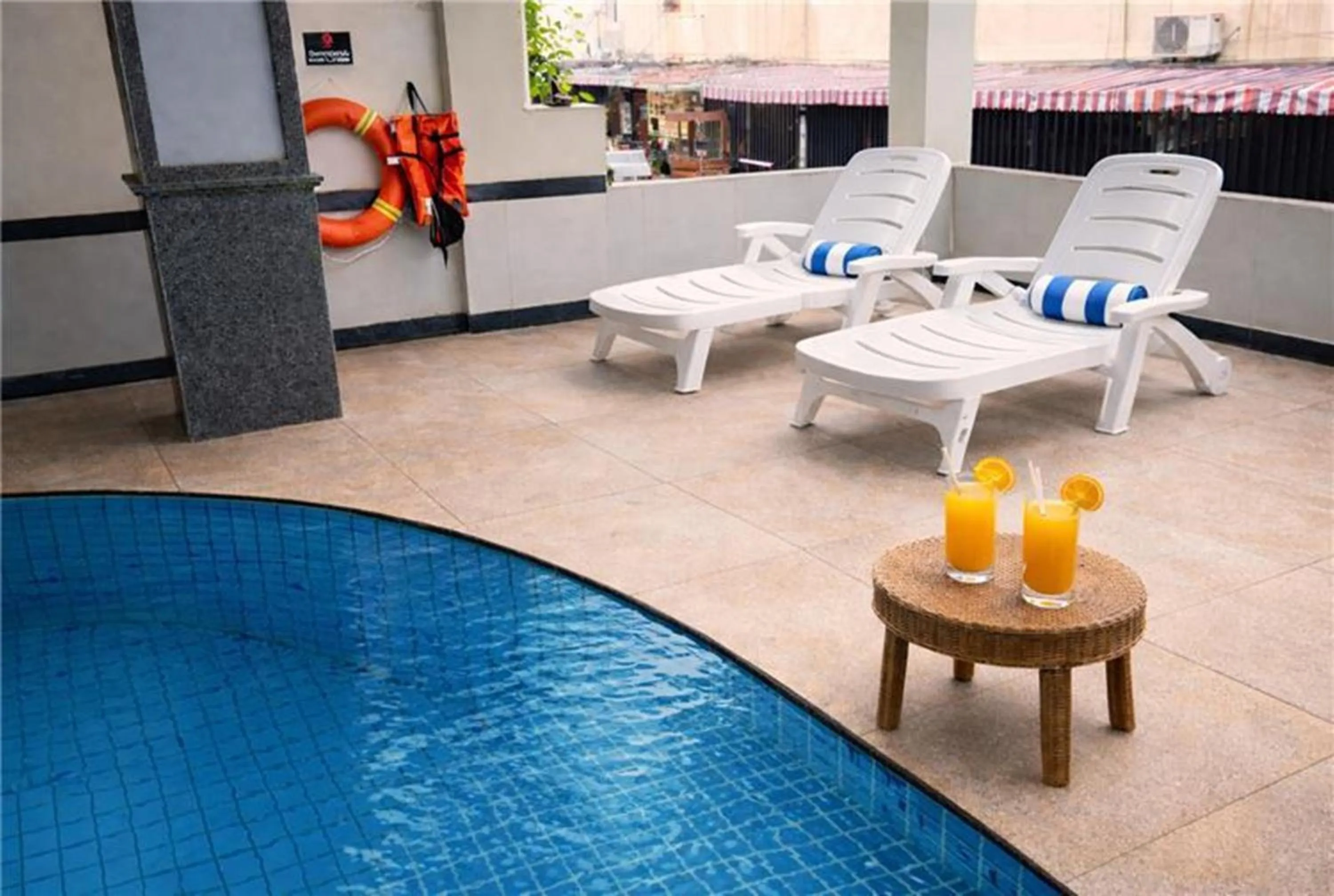 Swimming pool in Palette Walking Street Pattaya